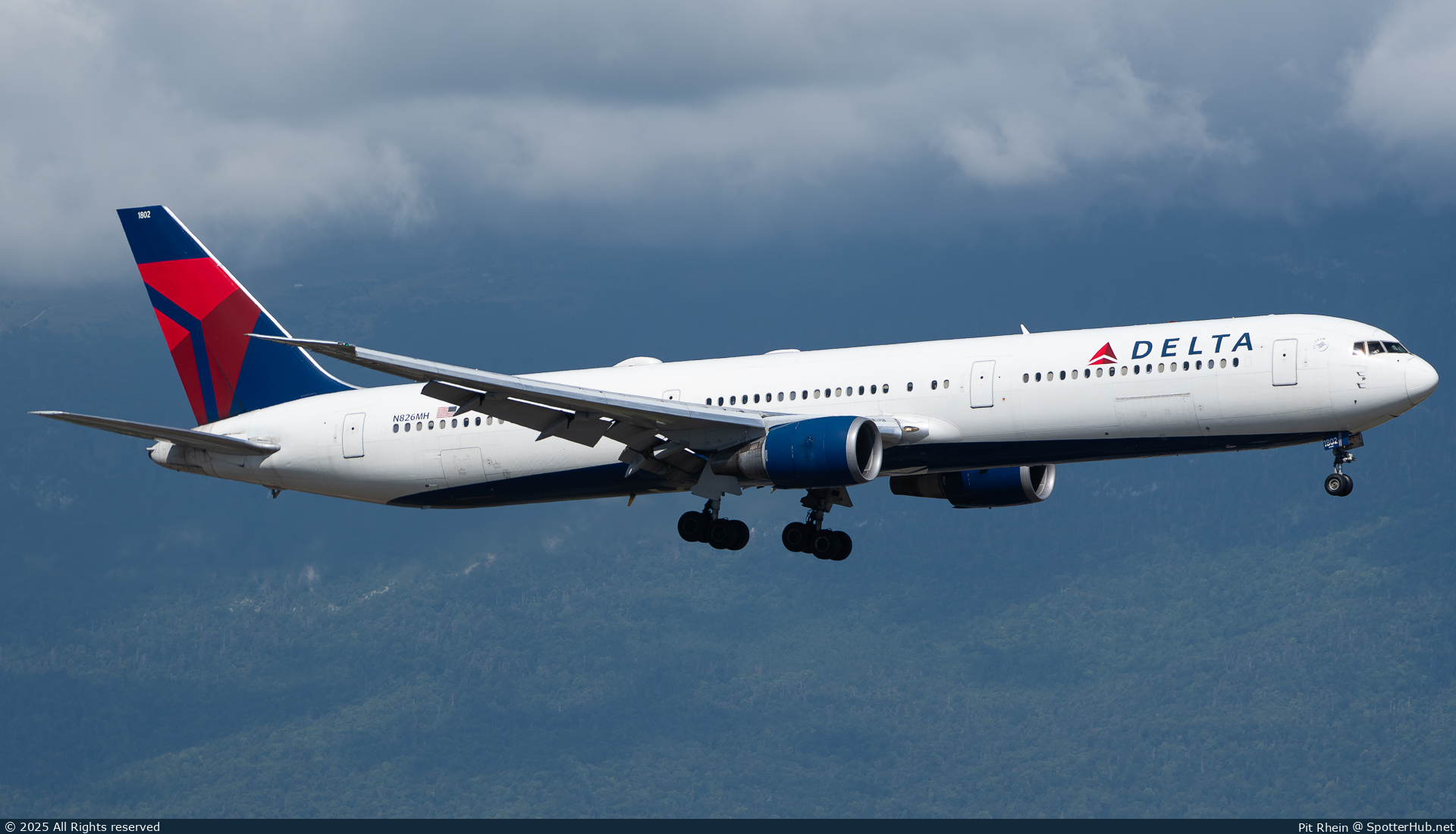 Photo of N826MH - Boeing 767-432(ER) operated by Delta Air Lines