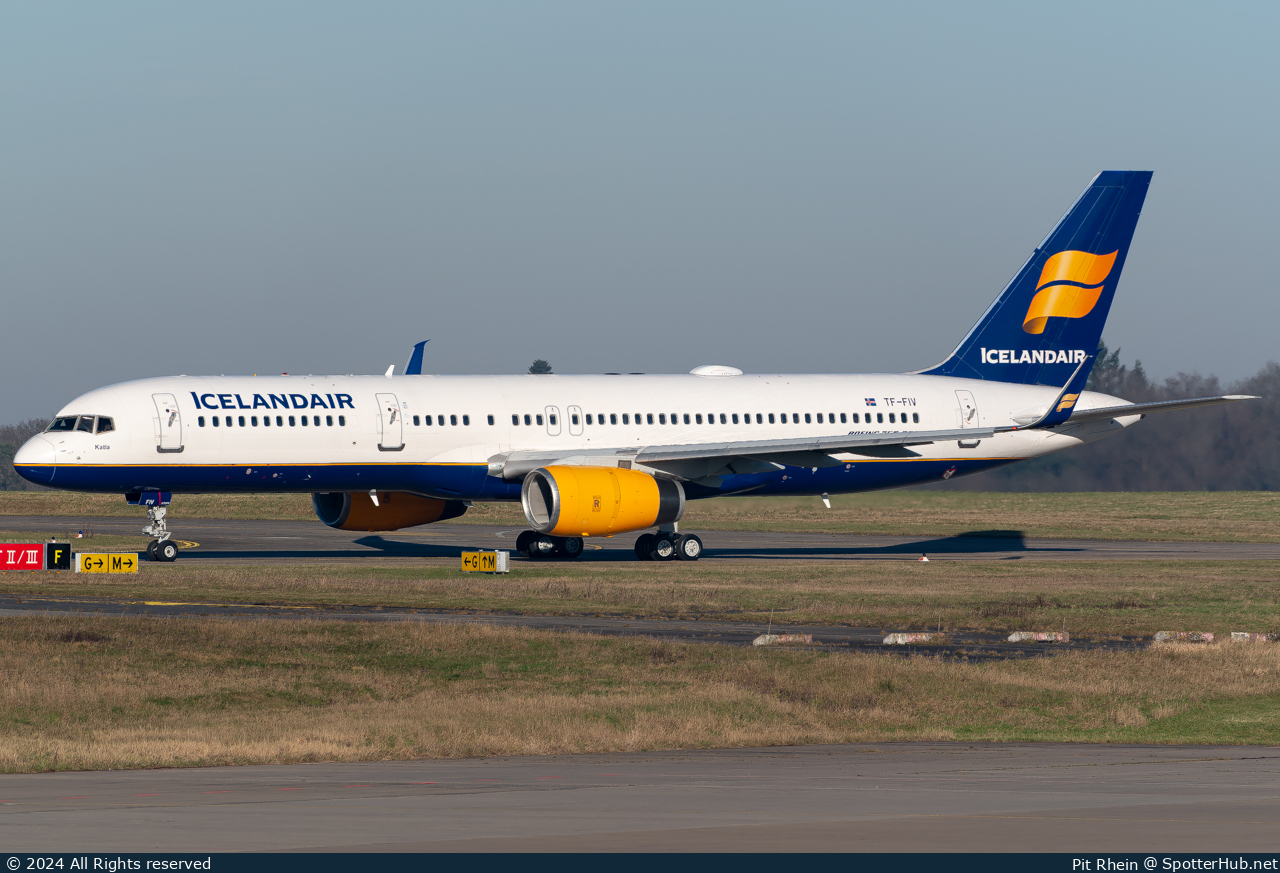 Photo of TF-FIV - Boeing 757-208 operated by Icelandair
