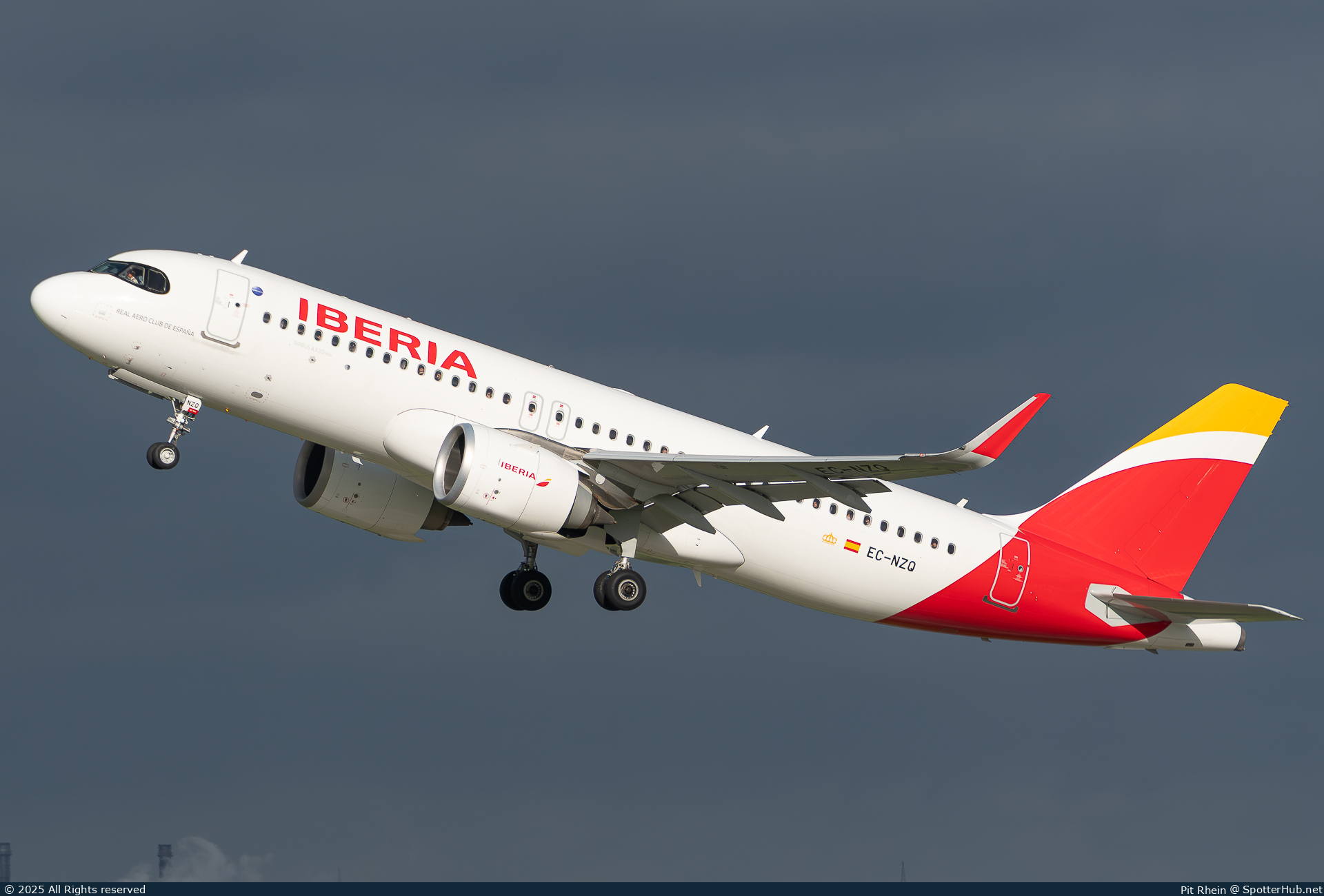 Photo of EC-NZQ - Airbus A320-251N operated by Iberia