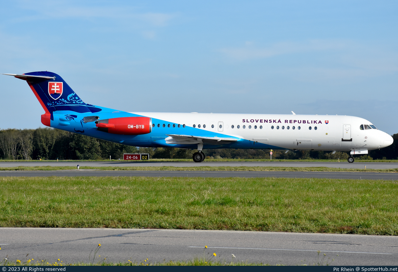 Photo of OM-BYB - Fokker 100 operated by Government of Slovakia