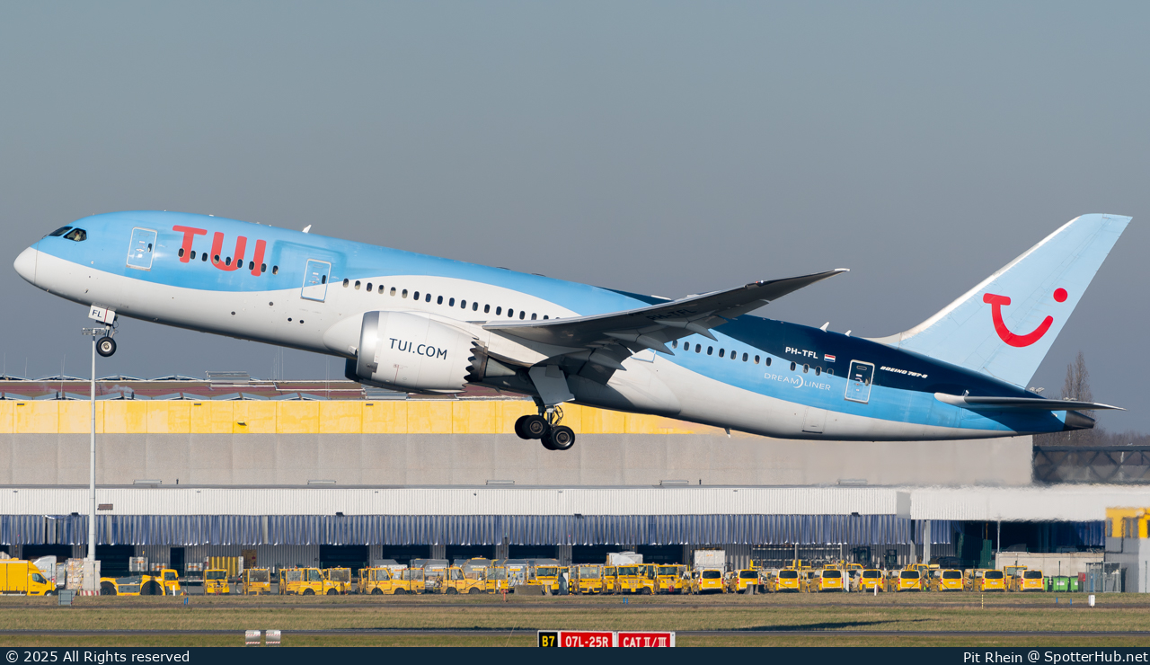 Photo of PH-TFL - Boeing 787-8 Dreamliner operated by TUI Airlines Nederland