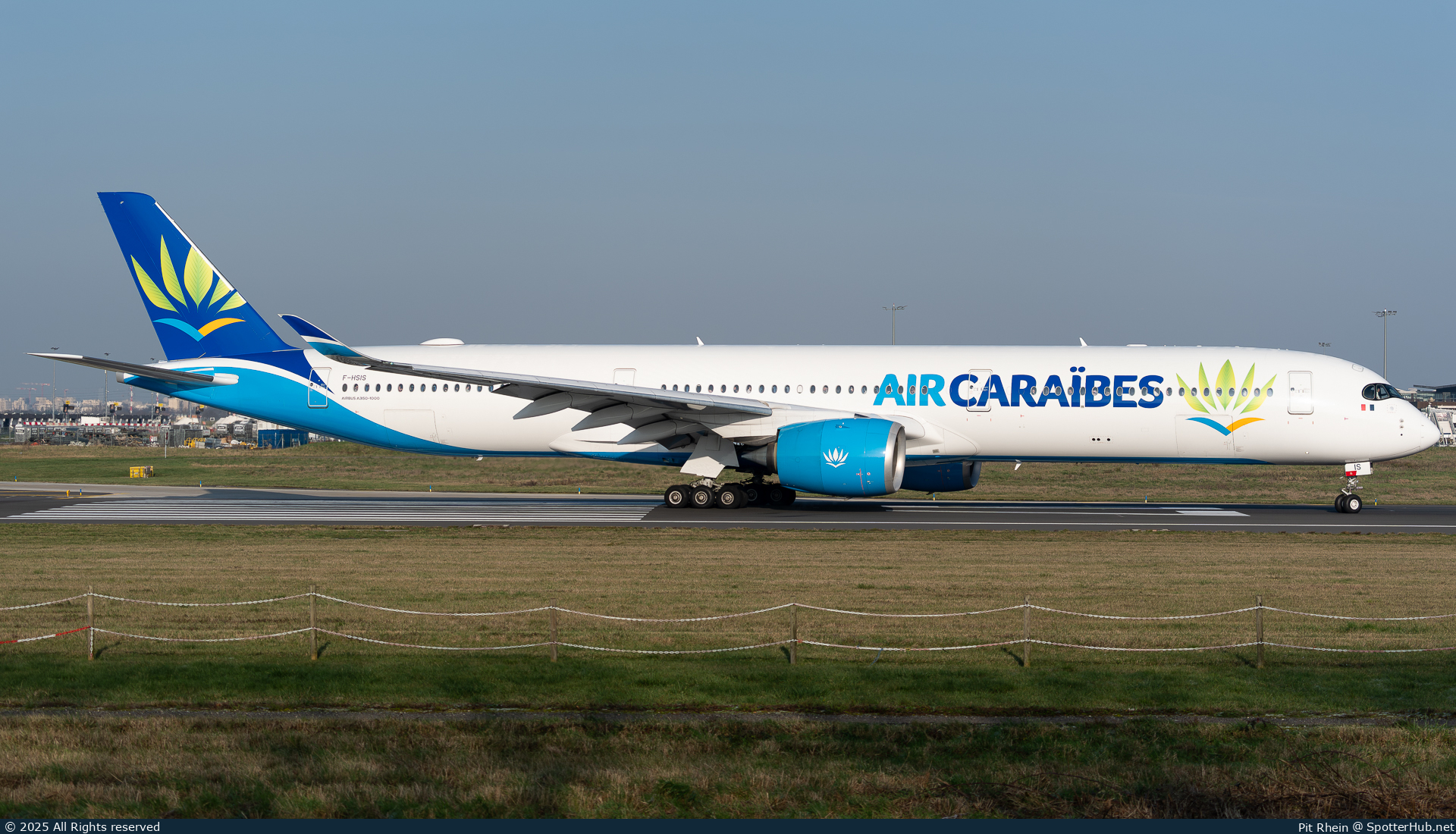 Photo of F-HSIS - Airbus A350-1041 operated by Air Caraïbes