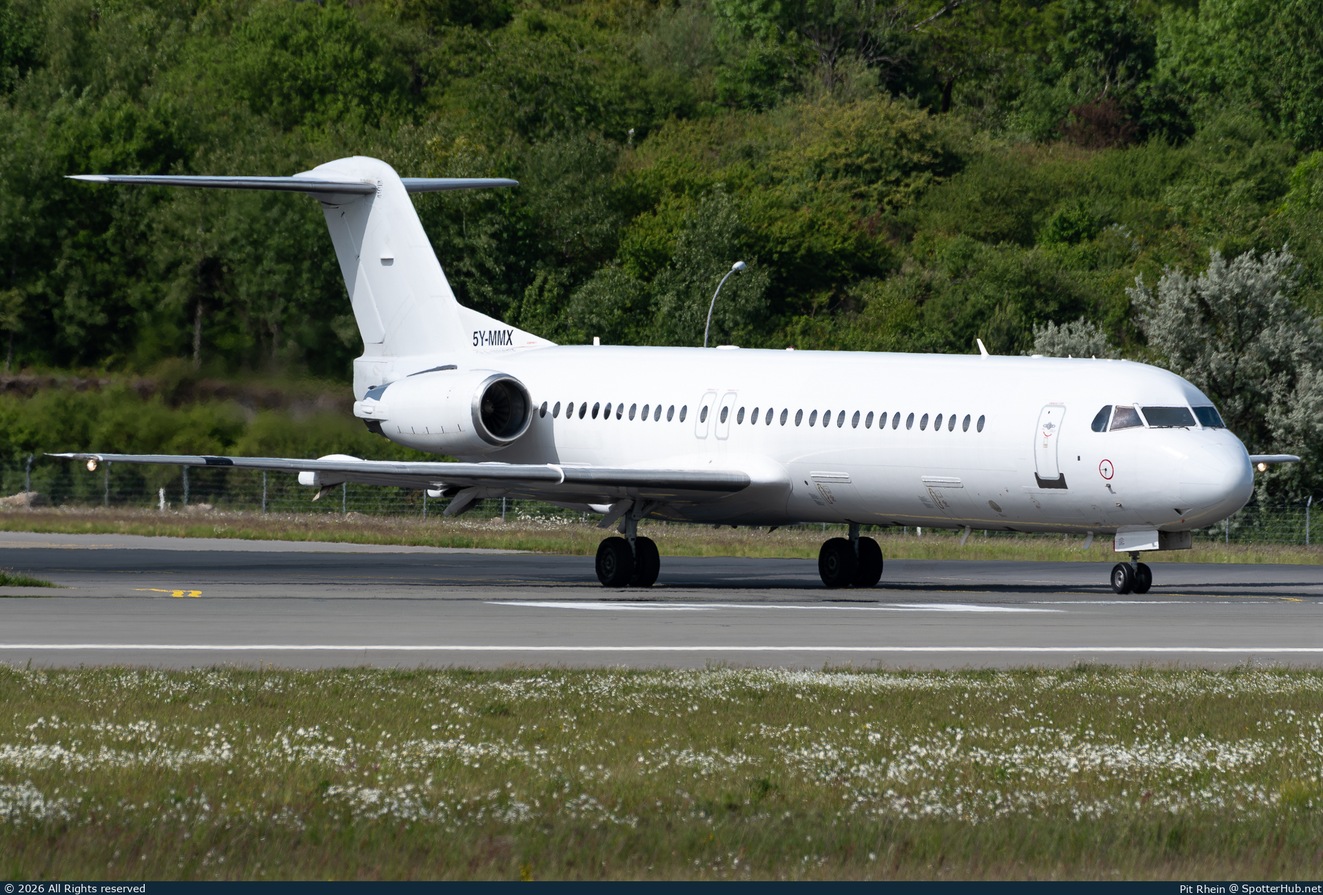 Photo of 5Y-MMX - Fokker 100 operated by Alta Wings Aviation