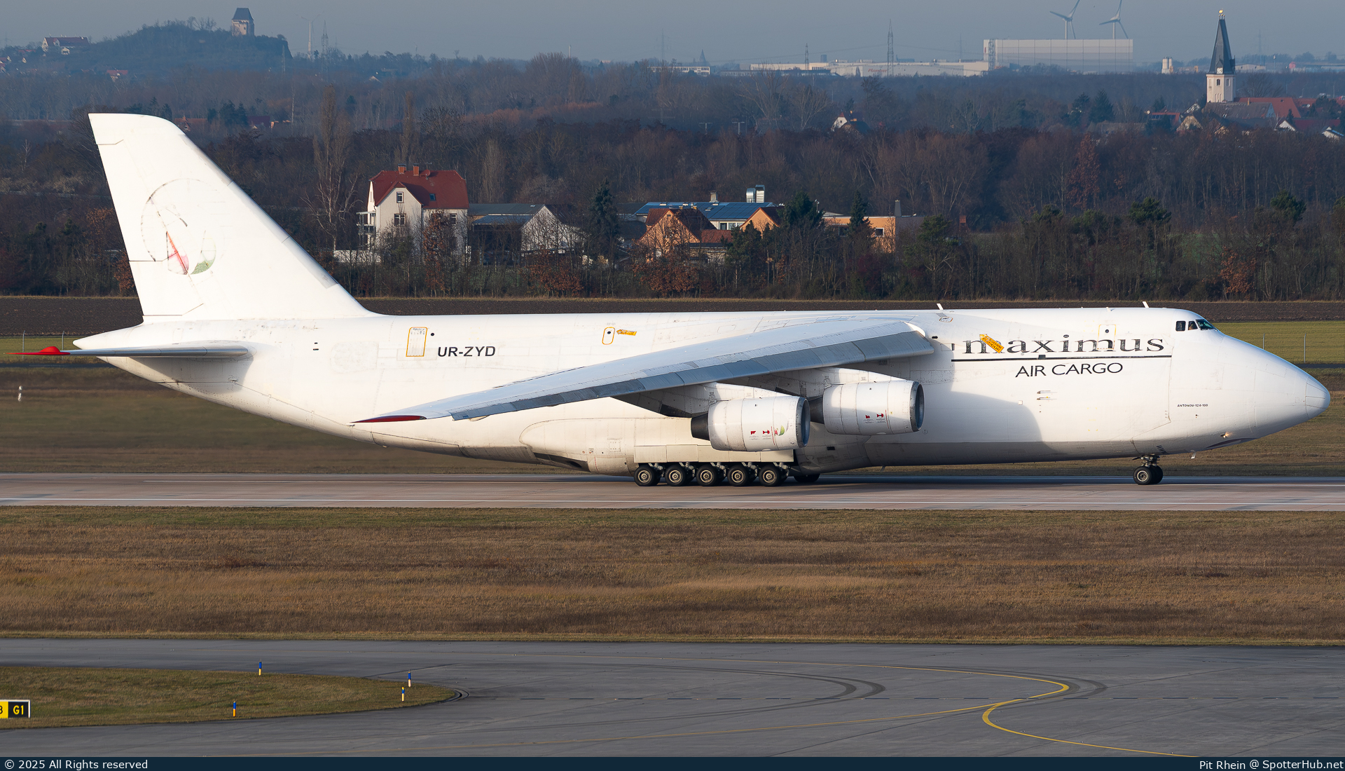 Photo of UR-ZYD - Antonov An-124-100 Ruslan operated by Maximus Air Cargo