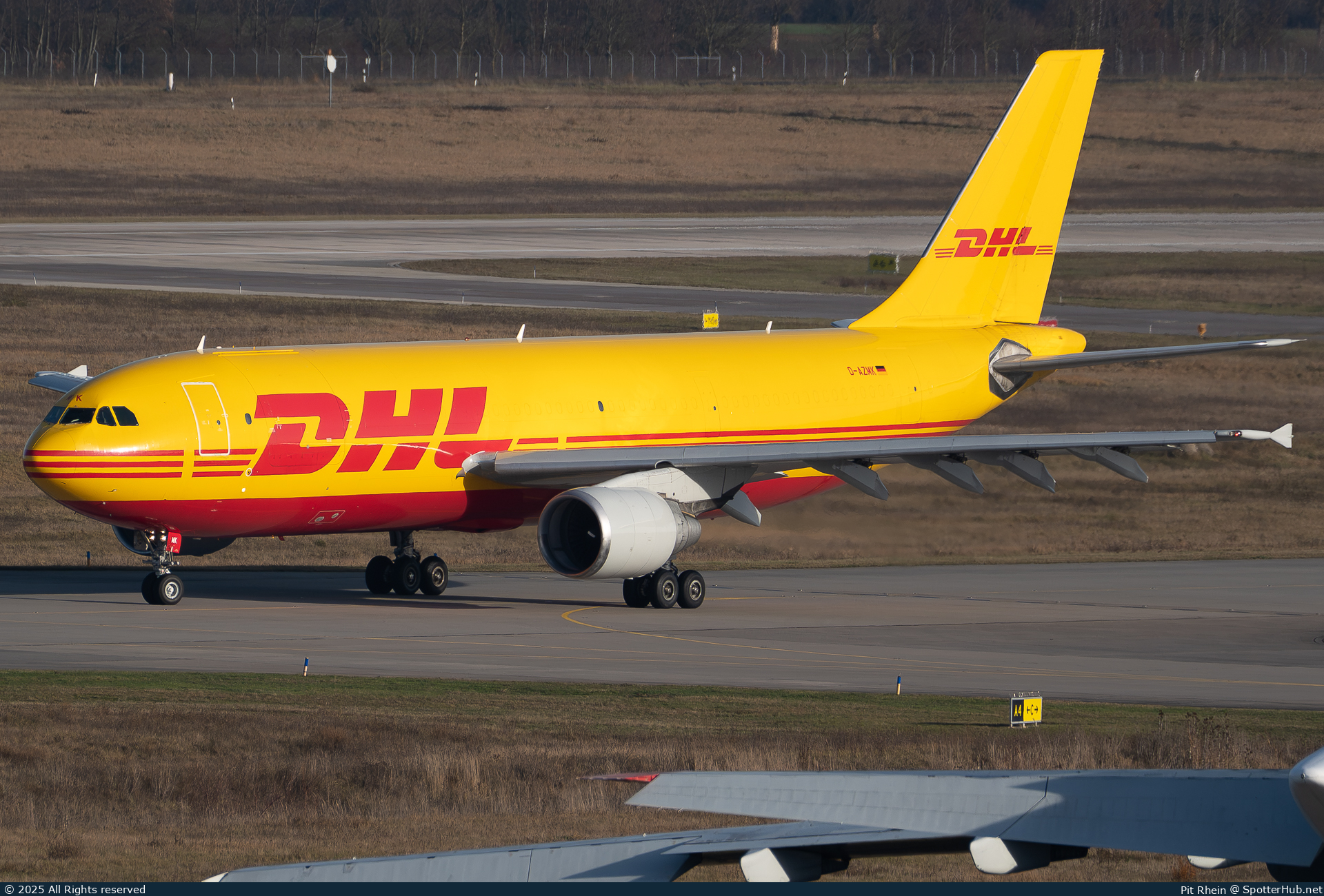 Photo of D-AZMK - Airbus A300B4-622R(F) operated by European Air Transport
