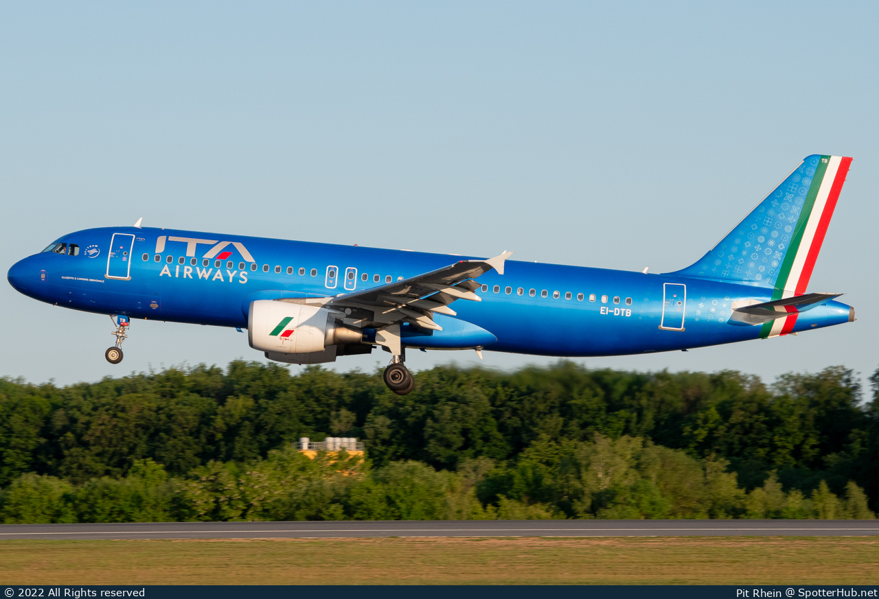 Photo of EI-DTB - Airbus A320-216 operated by ITA Airways