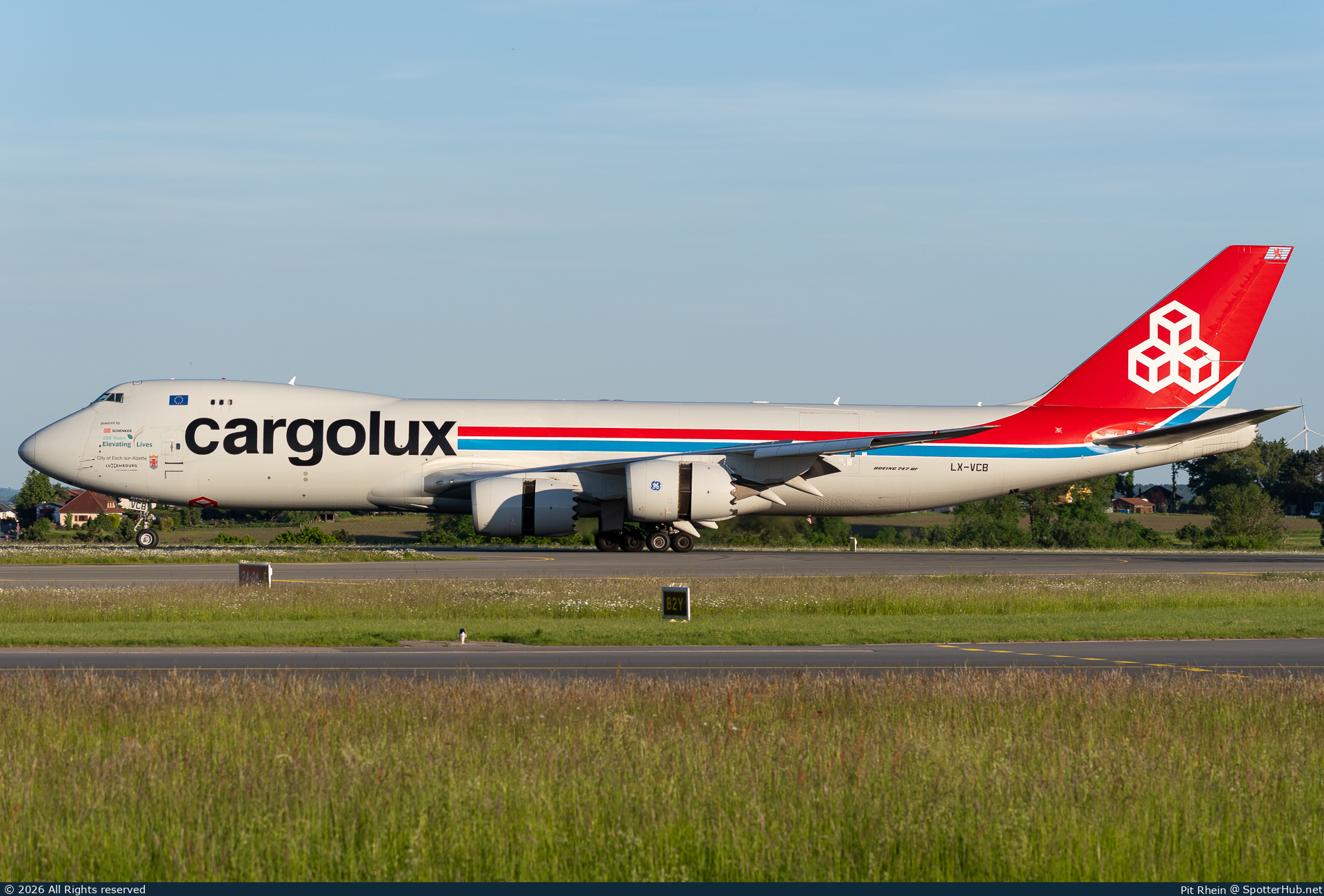 Photo of LX-VCB - Boeing 747-8R7F operated by Cargolux