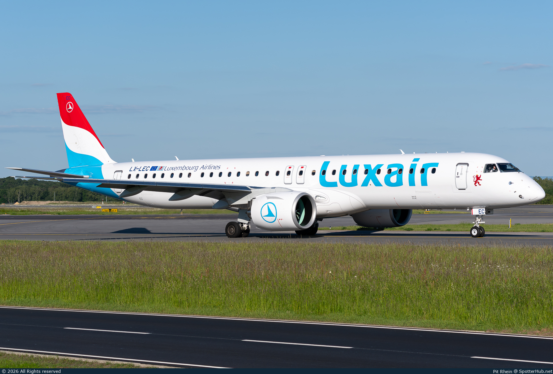 Photo of LX-LEC - Embraer ERJ-190-E2 operated by Luxair