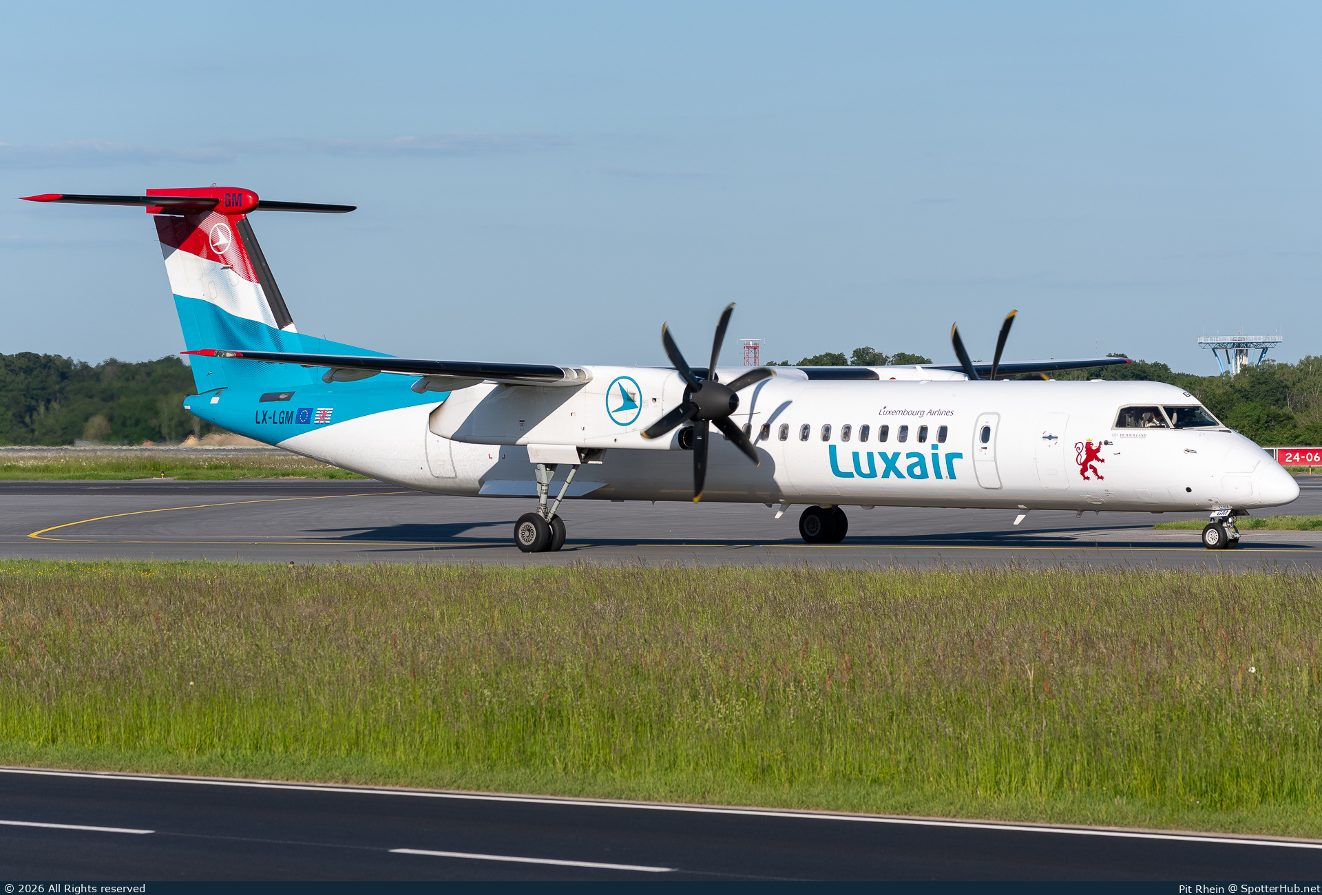 Photo of LX-LGM - Bombardier DHC-8-402 Dash 8 Q400 operated by Luxair