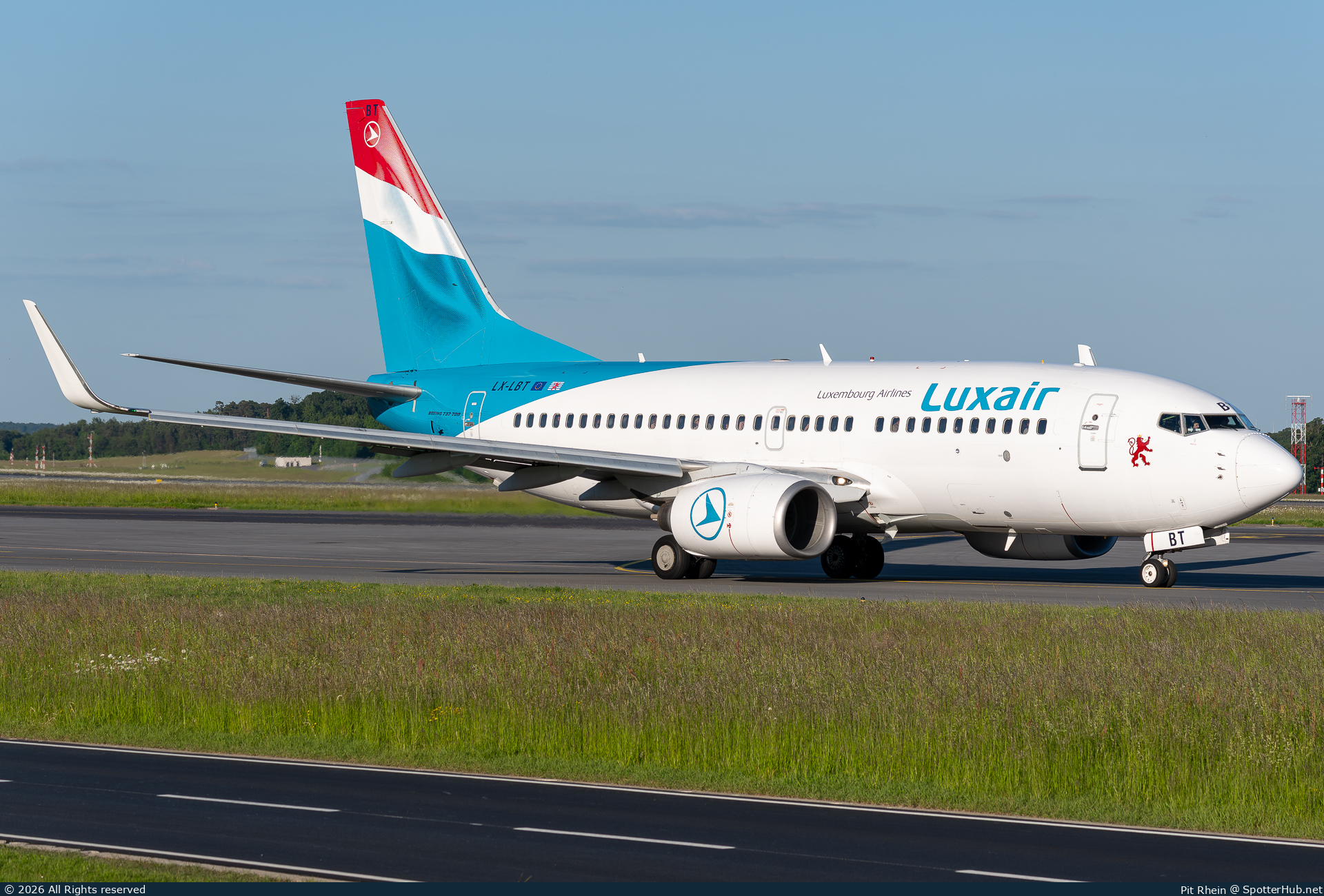 Photo of LX-LBT - Boeing 737-7K2 operated by Luxair