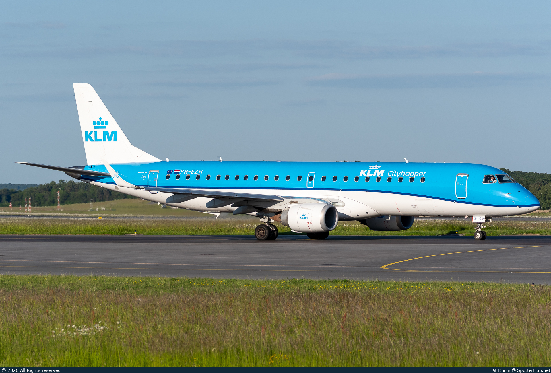 Photo of PH-EZA - Embraer ERJ-190STD operated by KLM Cityhopper