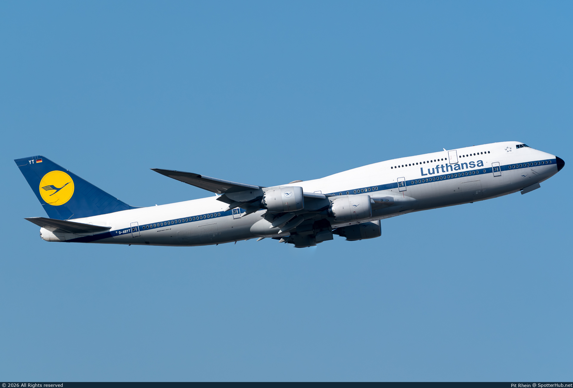 Photo of D-ABYT - Boeing 747-830 operated by Lufthansa