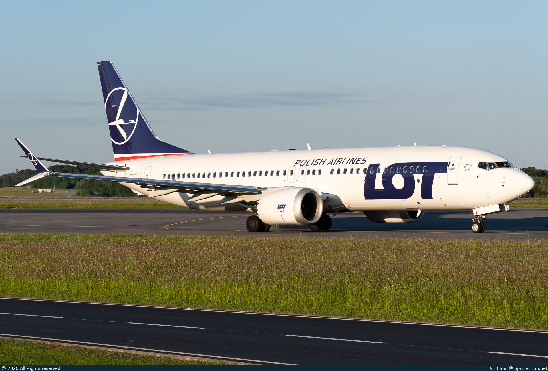 Photo of SP-LYH - Boeing 737 MAX 8 operated by LOT Polish Airlines