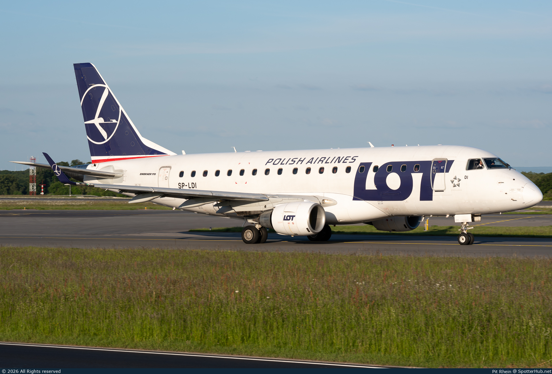Photo of SP-LDI - Embraer ERJ-170LR operated by LOT Polish Airlines