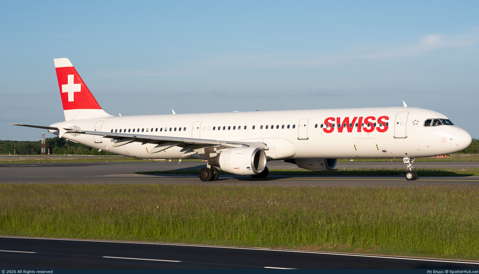 Photo of HB-IOF - Airbus A321-111 operated by Swiss International Air Lines
