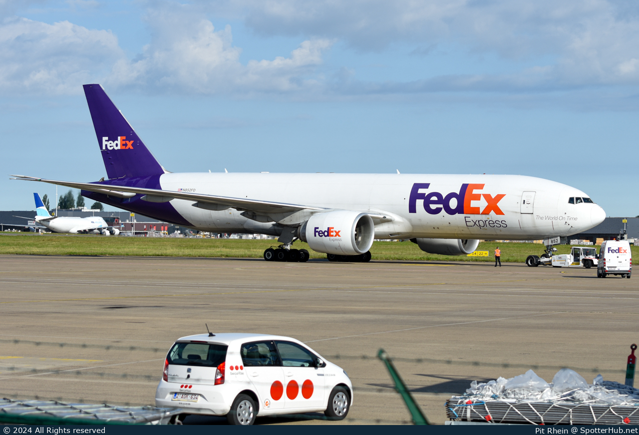 Photo of N852FD - Boeing 777-FS2 operated by FedEx