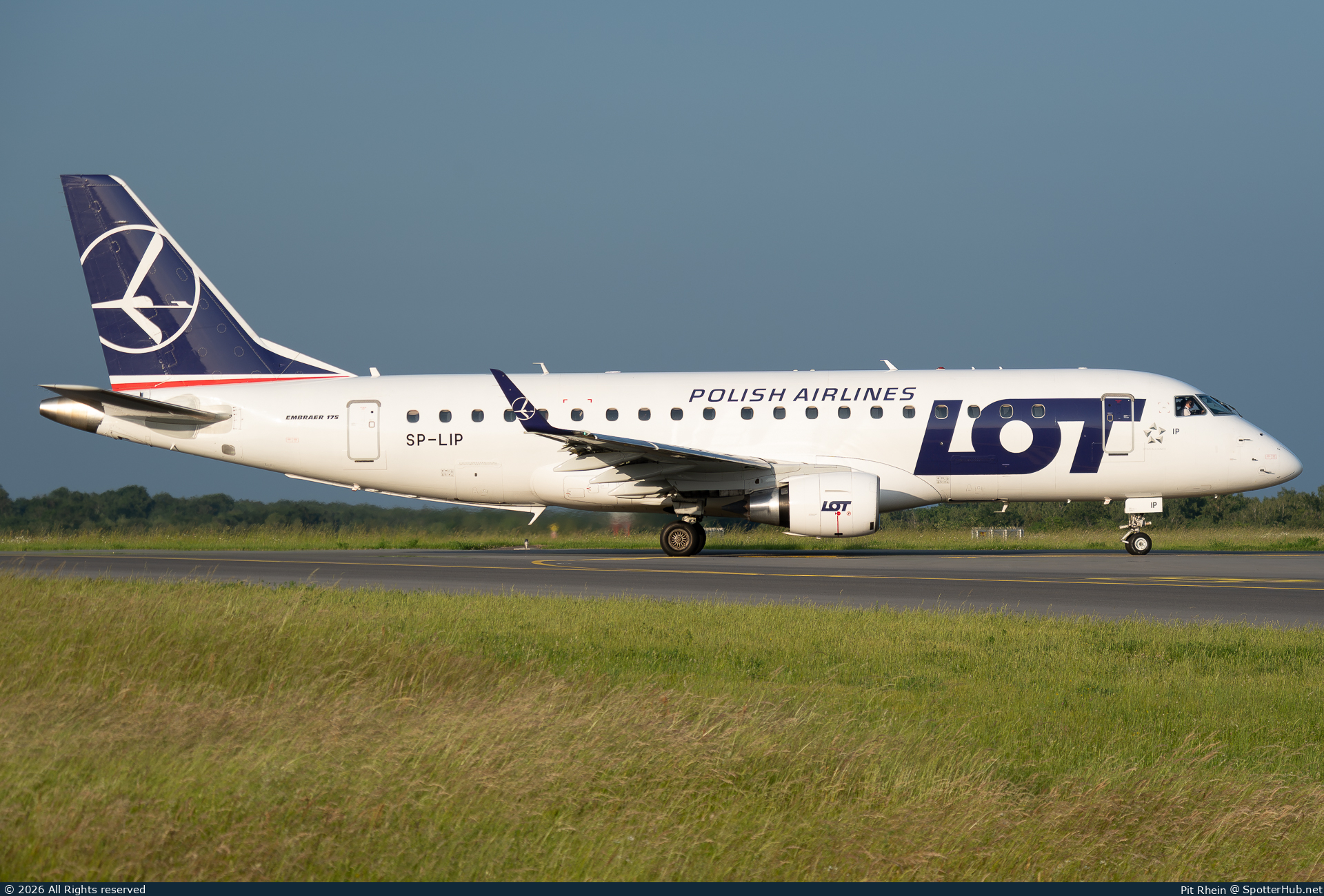 Photo of SP-LIP - Embraer ERJ-175STD operated by LOT Polish Airlines