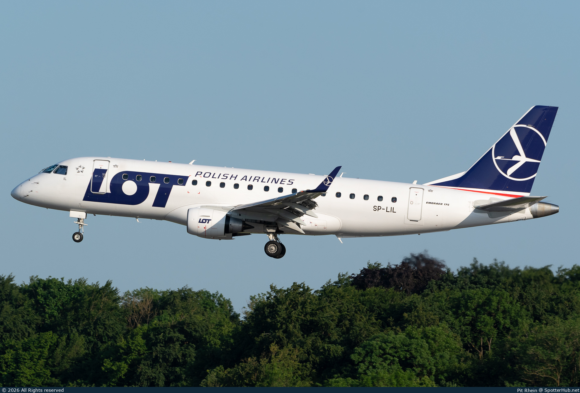 Photo of SP-LIL - Embraer ERJ-175LR operated by LOT Polish Airlines