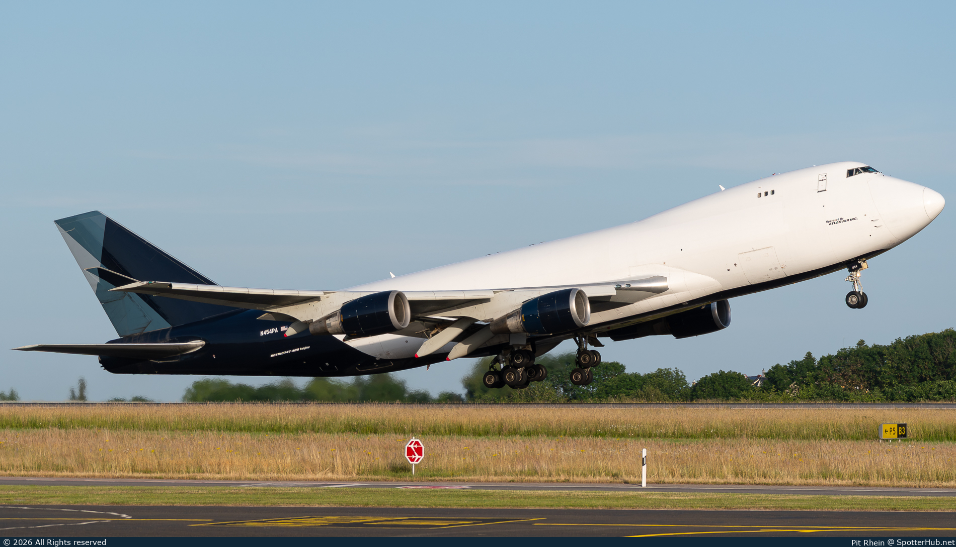 Photo of N454PA - Boeing 747-46NF operated by Atlas Air