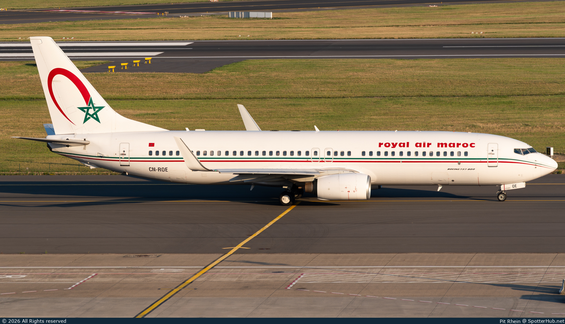 Photo of CN-ROE - Boeing 737-8B6 operated by Royal Air Maroc