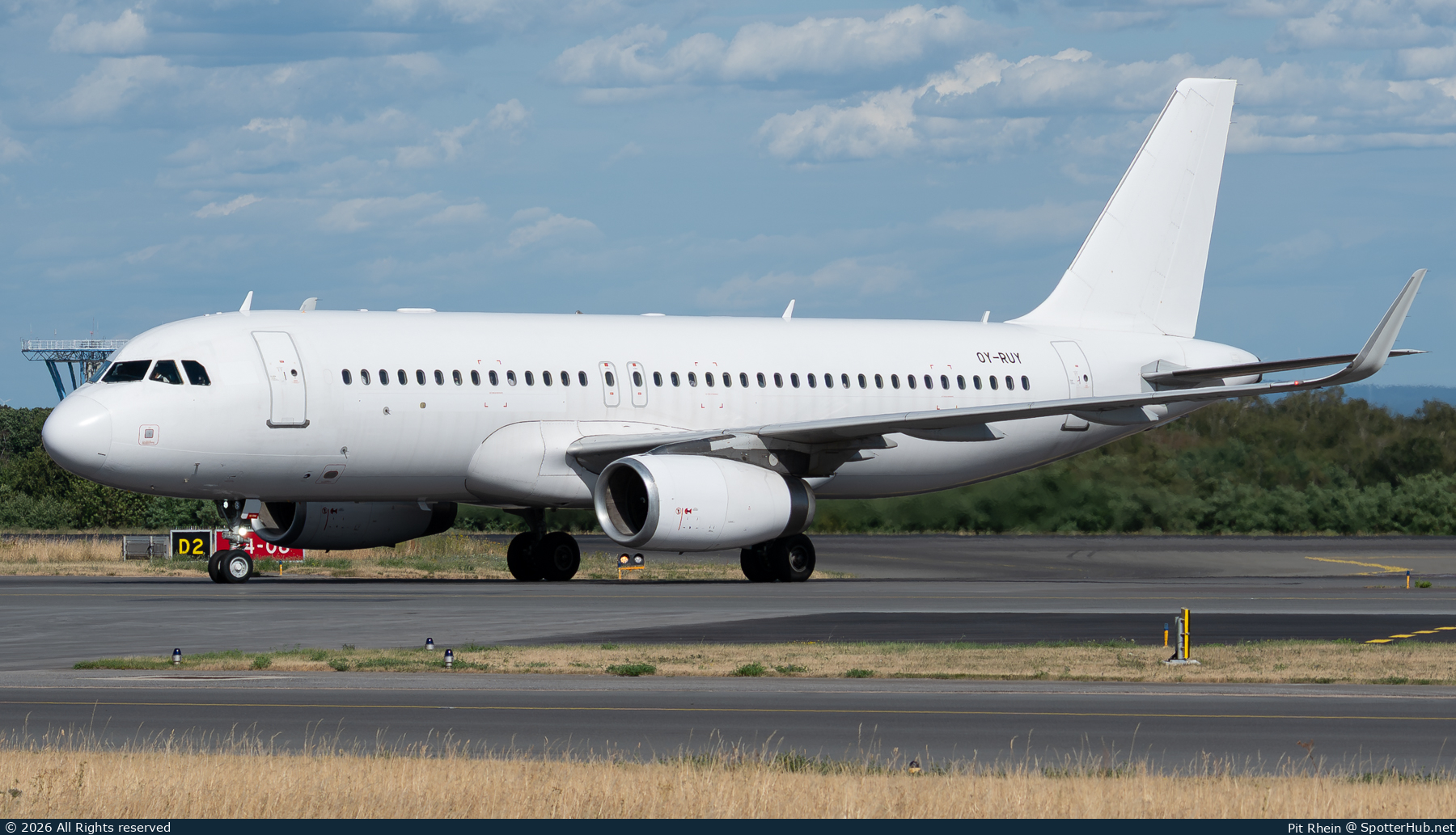 Photo of OY-RUY - Airbus A320-232 operated by DAT Danish Air Transport
