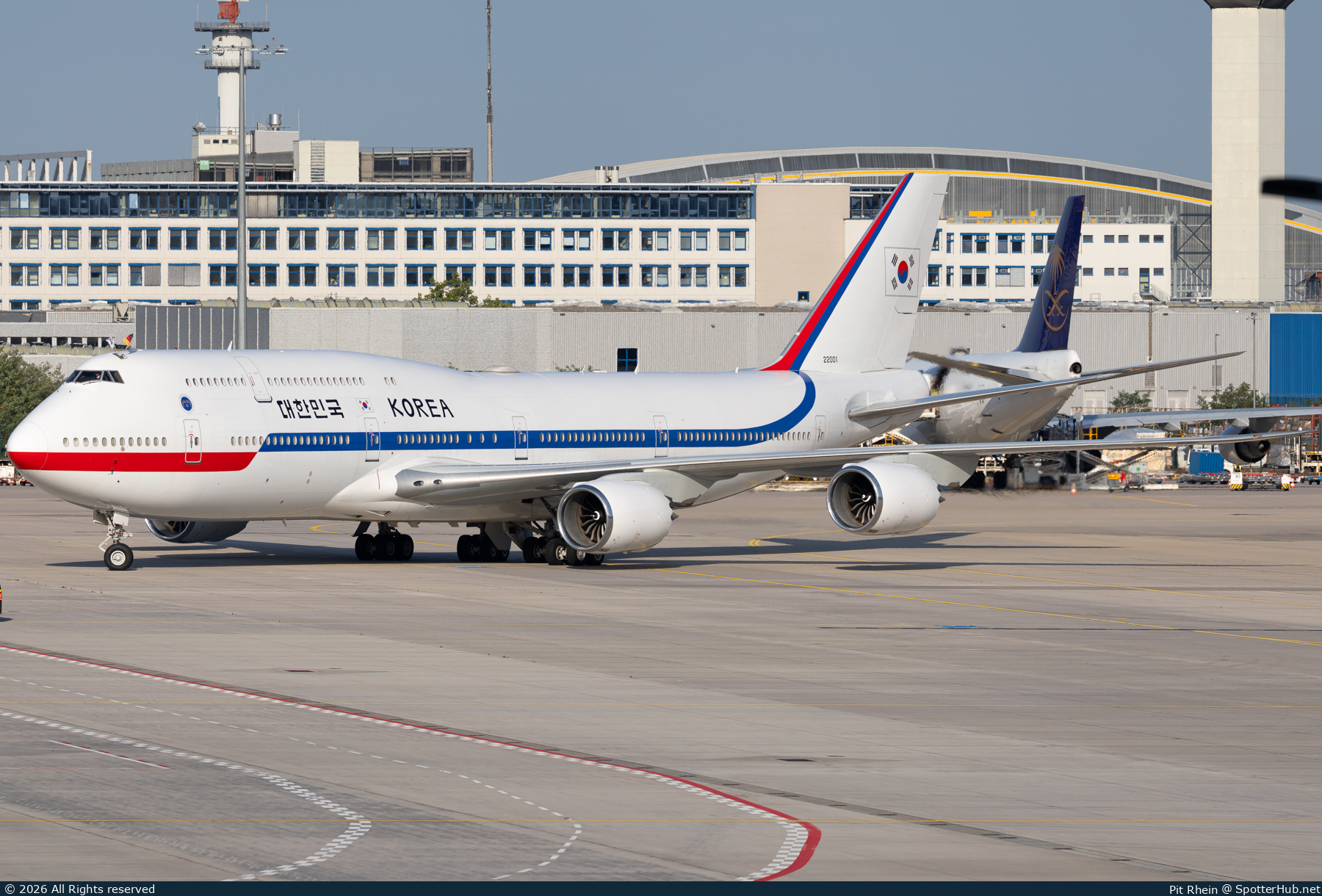 Photo of 22001 - Boeing 747-8B5 operated by Government of the Republic of Korea