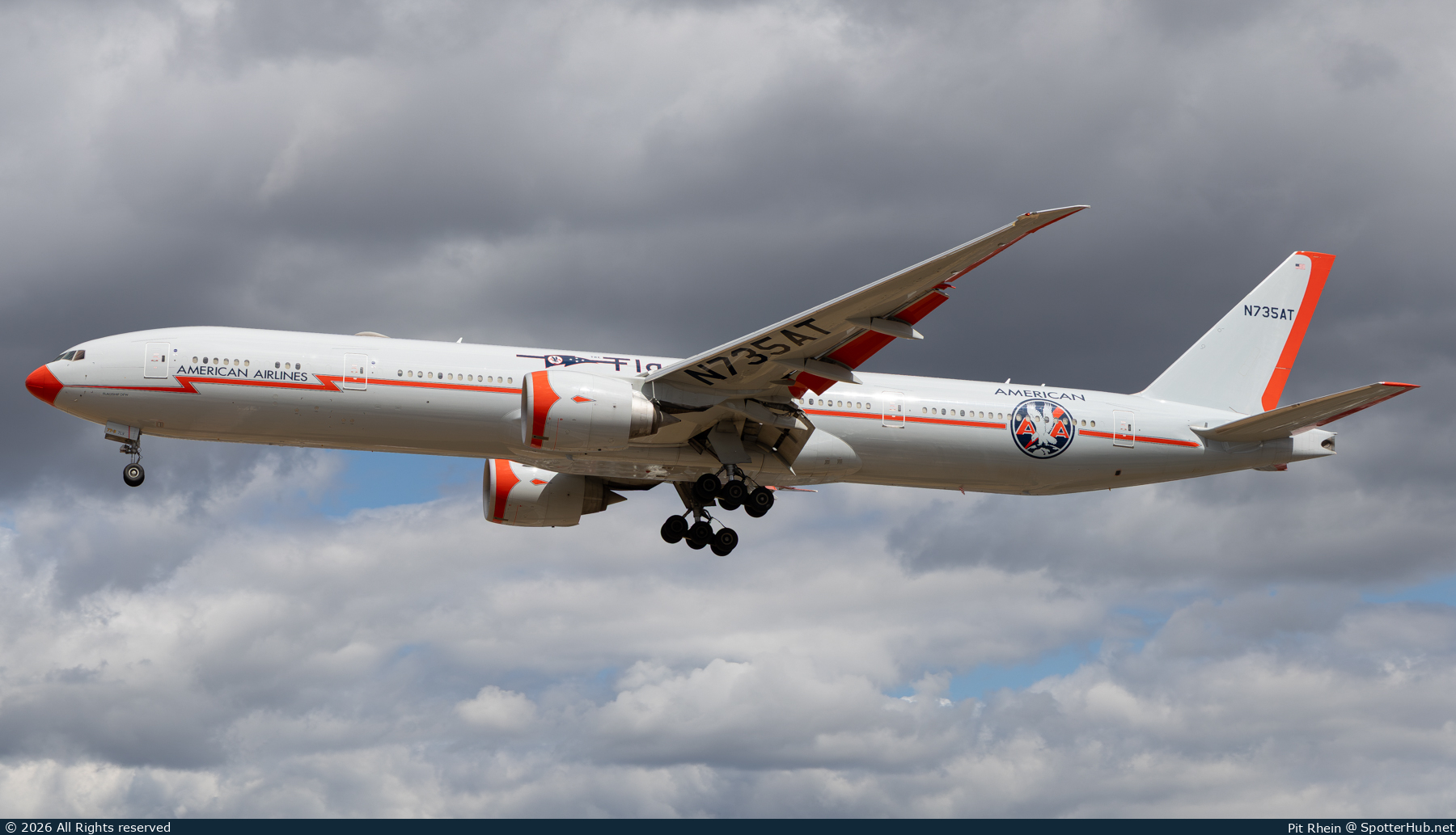 Photo of N735AT - Boeing 777-323(ER) operated by American Airlines