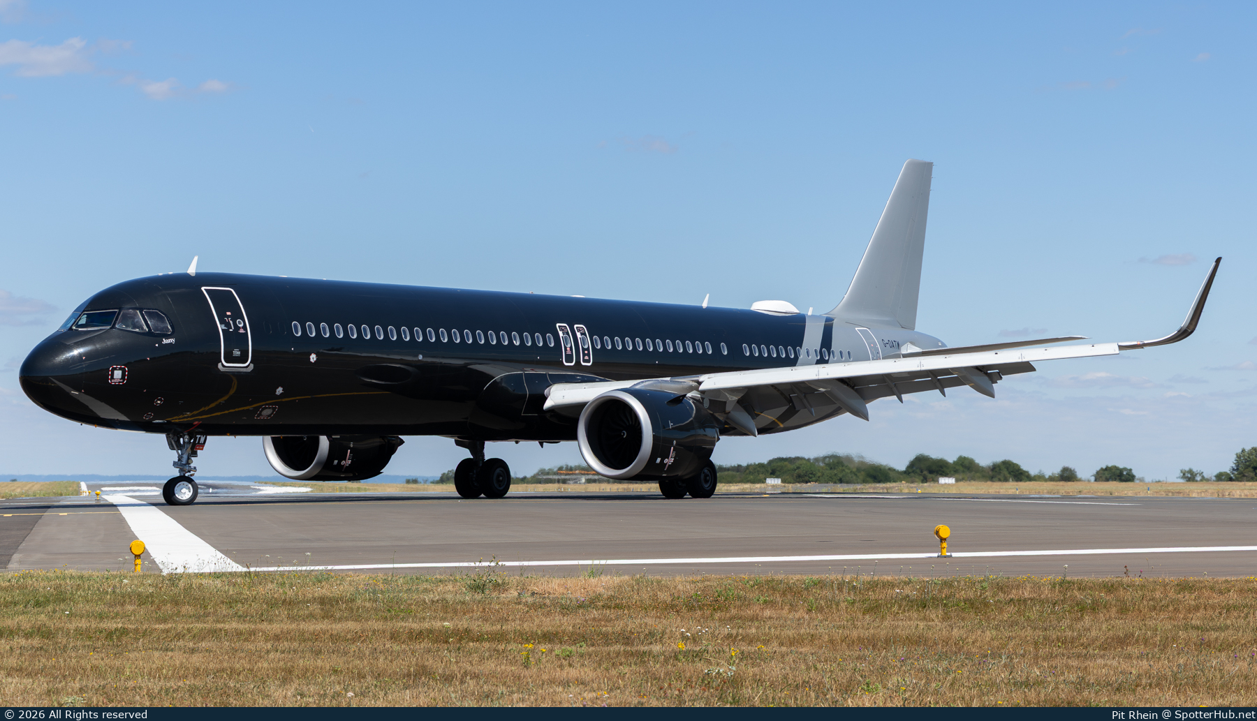 Photo of G-OATW - Airbus A321-253NX operated by Titan Airways