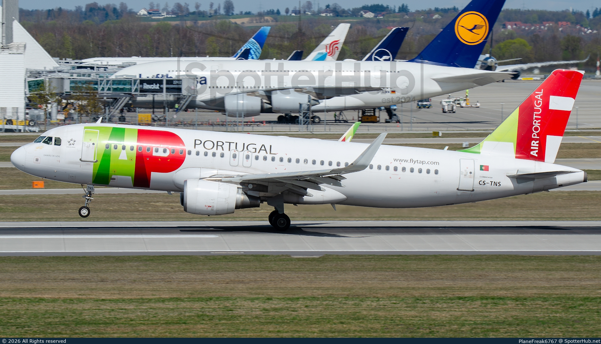 Photo of CS-TNS - Airbus A320-214 operated by TAP Air Portugal