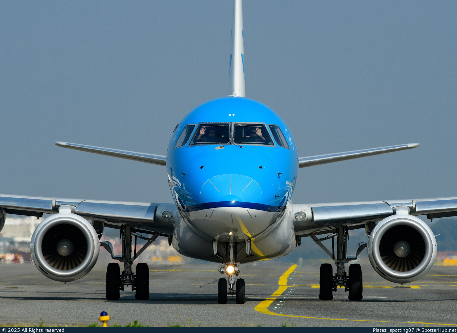 Photo of PH-EXT - Embraer ERJ-175STD operated by KLM Cityhopper