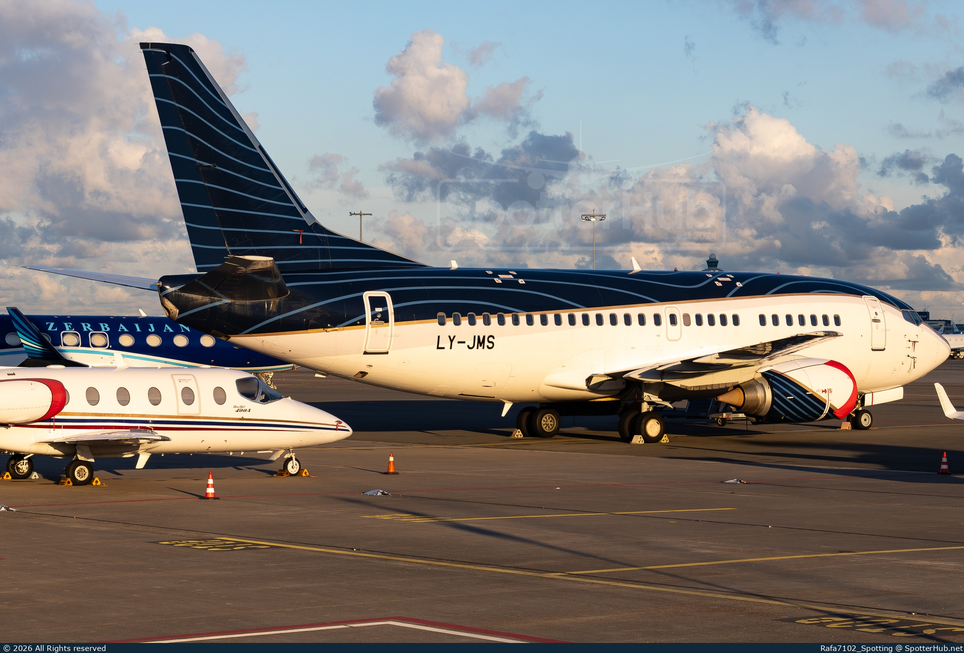 Photo of LY-JMS - Boeing 737-522 operated by KlasJet