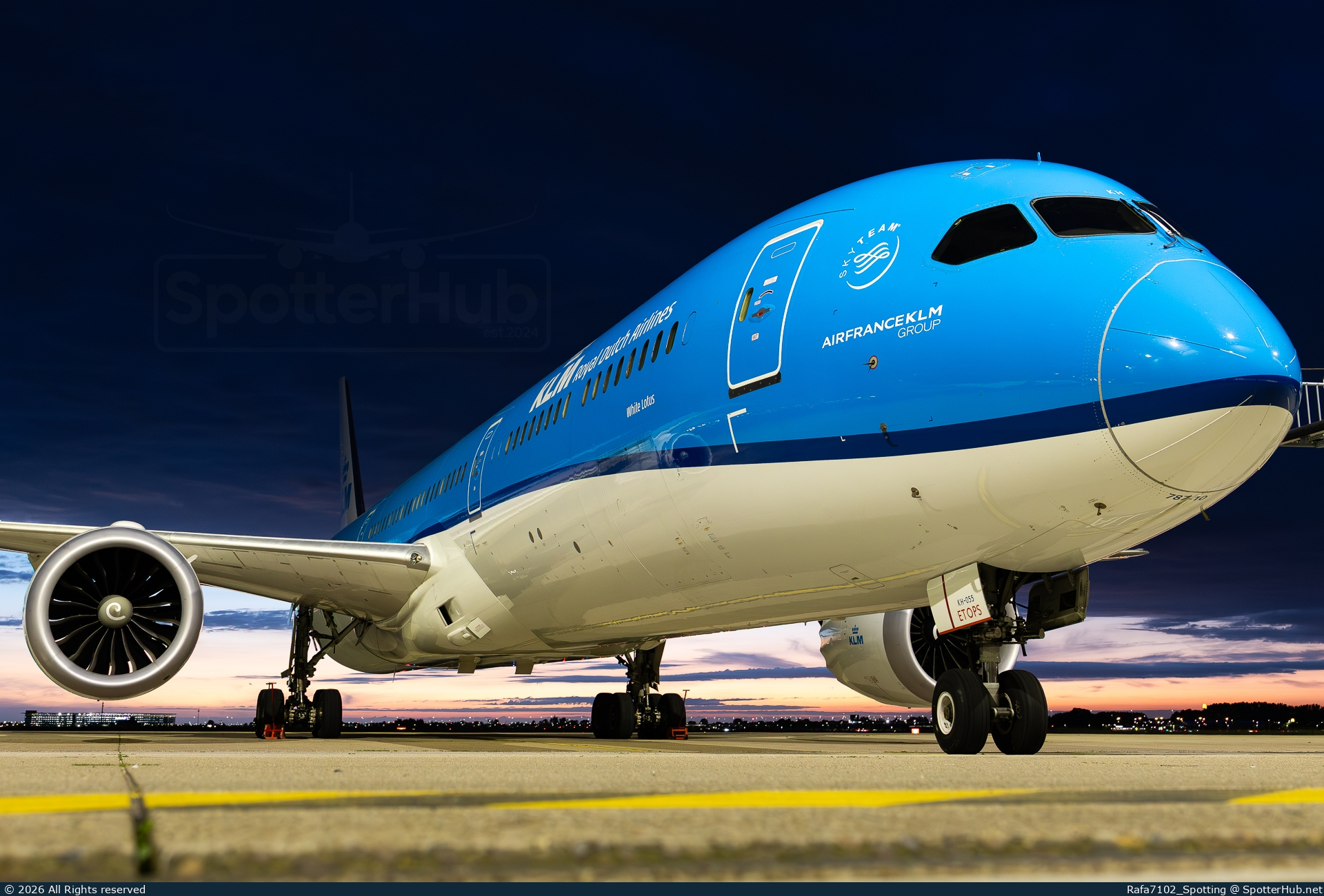 Photo of PH-BKH - Boeing 787-10 Dreamliner operated by KLM Royal Dutch Airlines