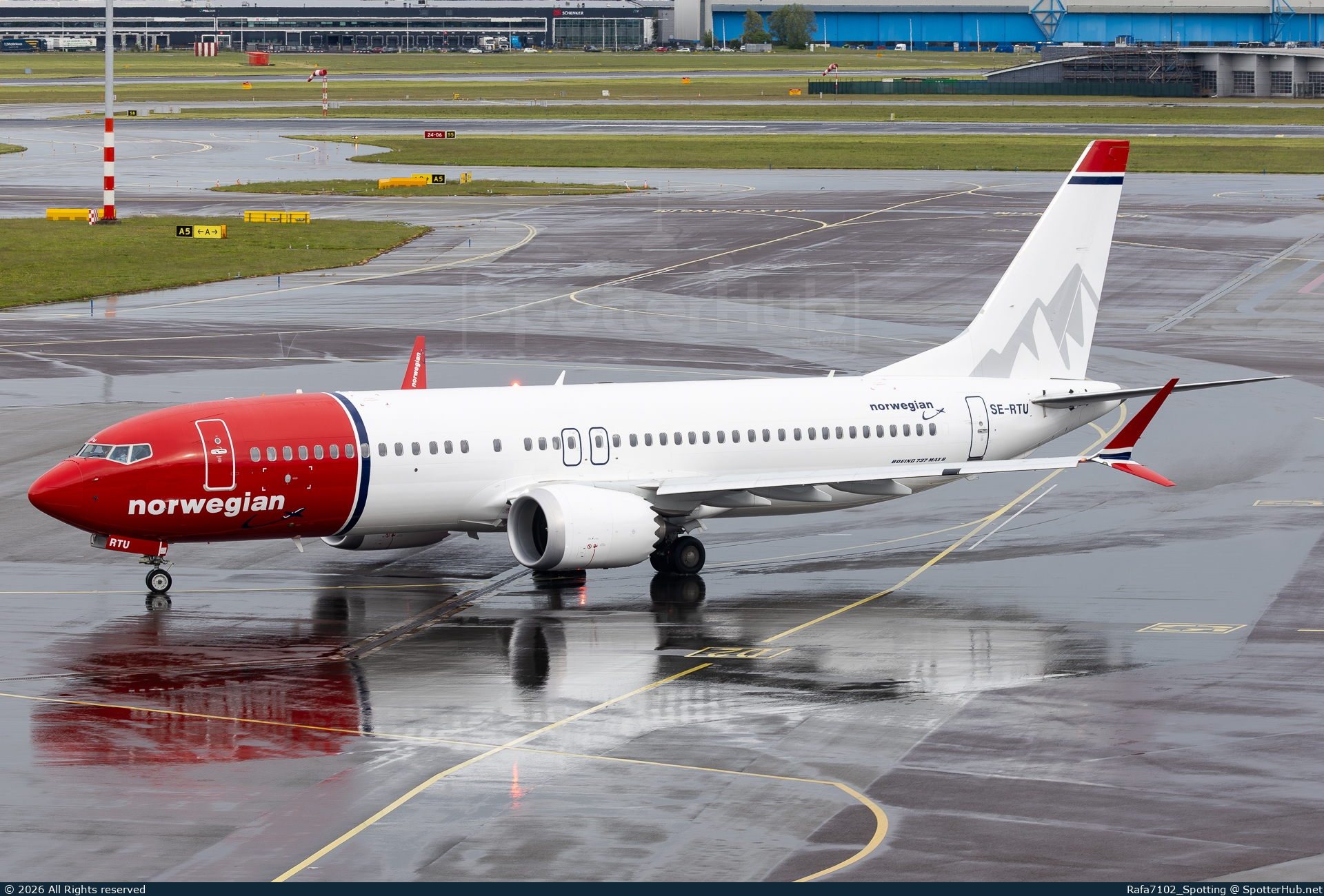 Photo of SE-RTU - Boeing 737 MAX 8 operated by Norwegian Air Sweden