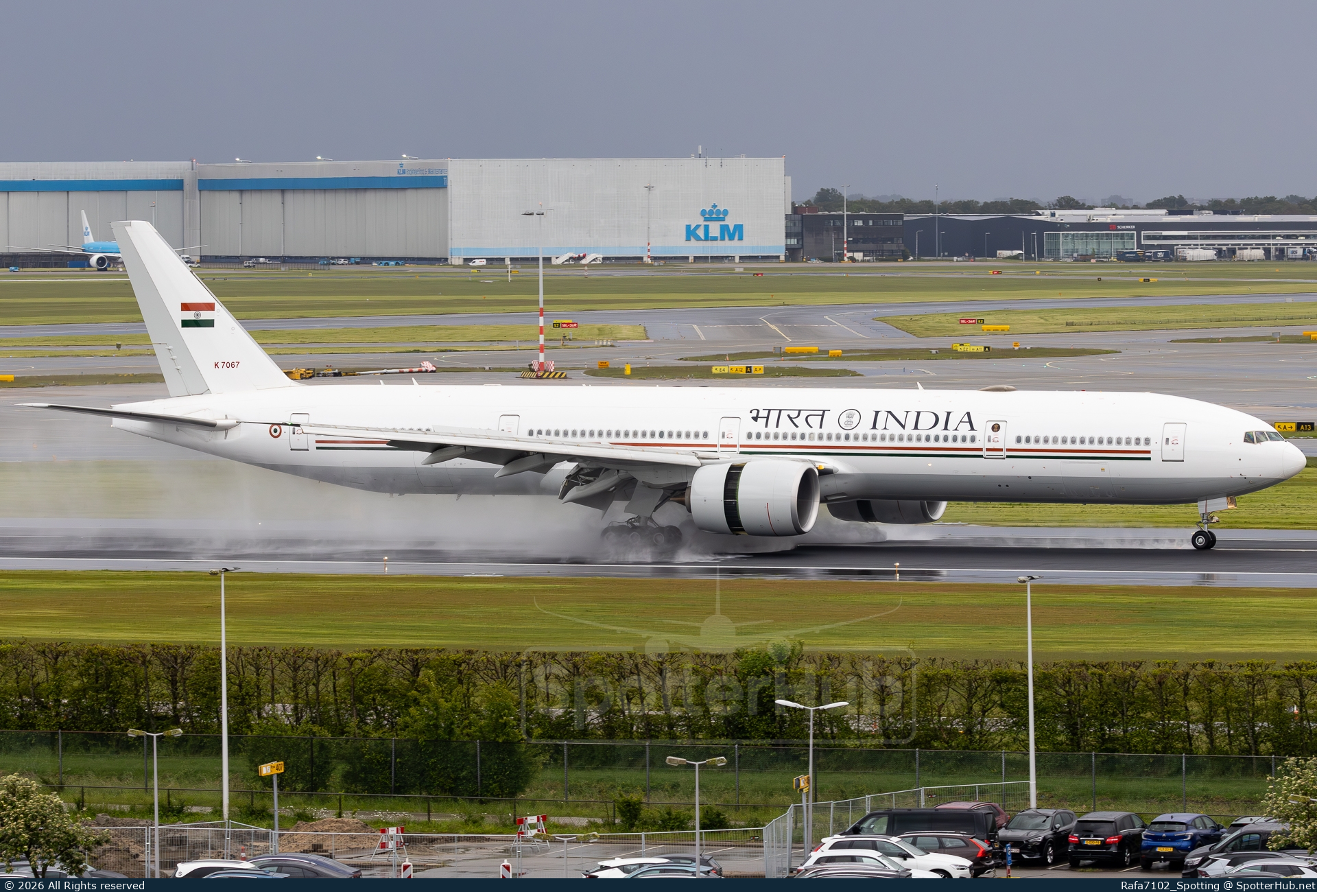 Photo of K7067 - Boeing 777-337(ER) operated by Government of India