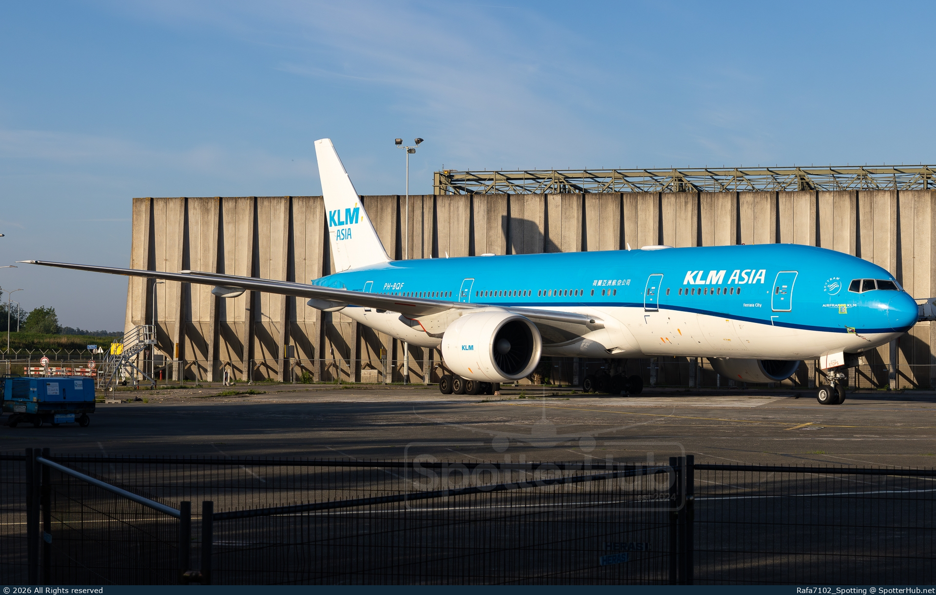 Photo of PH-BQF - Boeing 777-206(ER) operated by KLM Asia