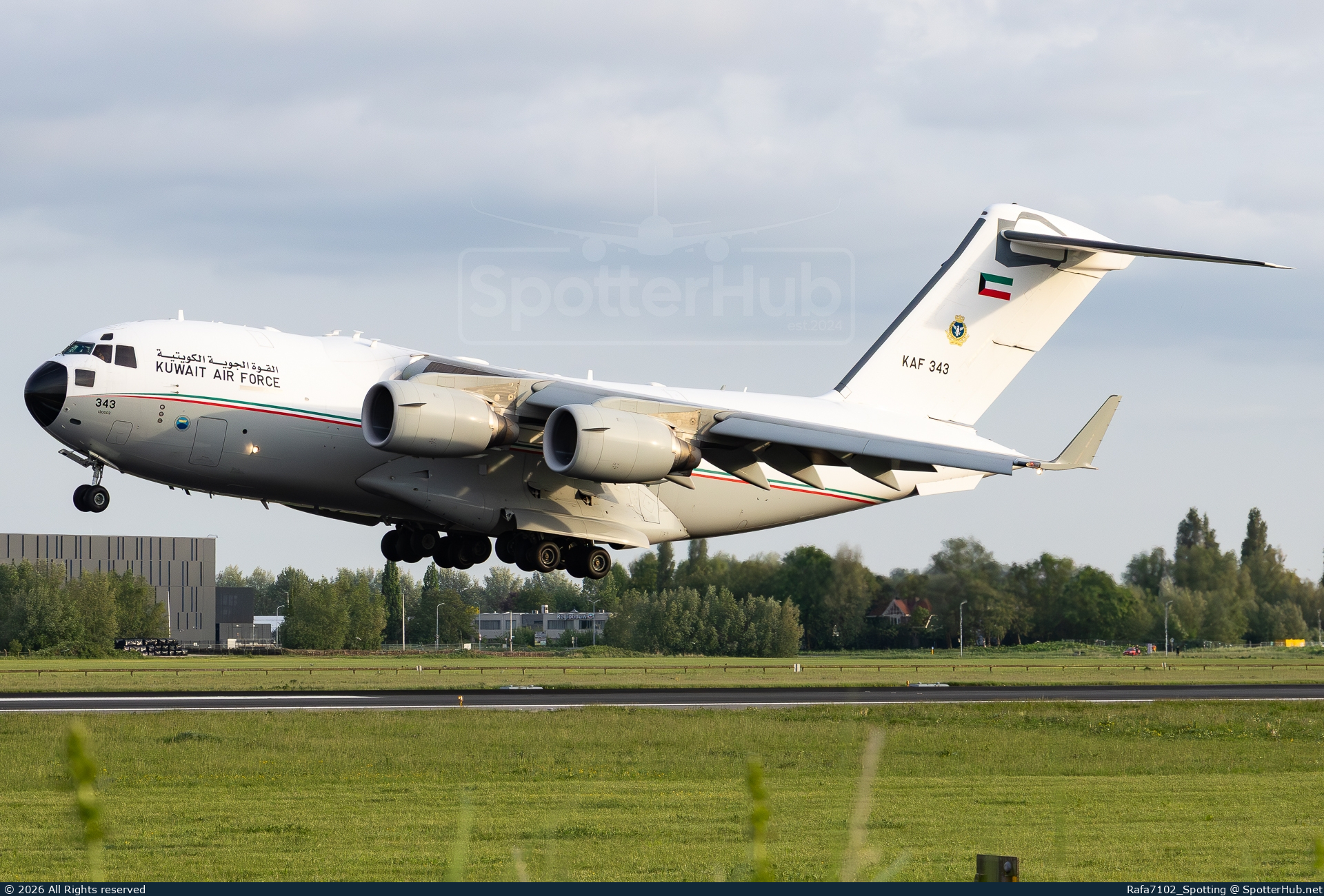 Photo of KAF343 - Boeing C-17A Globemaster III operated by Kuwaiti Air Force