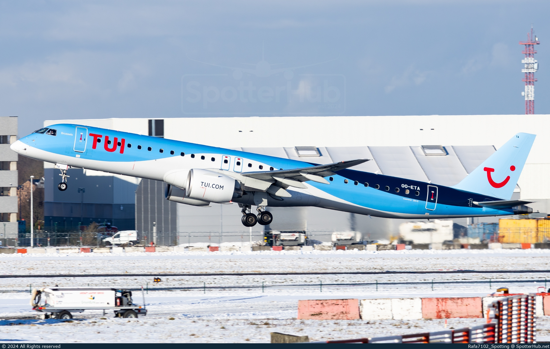 Photo of OO-ETA - Embraer ERJ-195-E2 operated by TUI Airlines Belgium