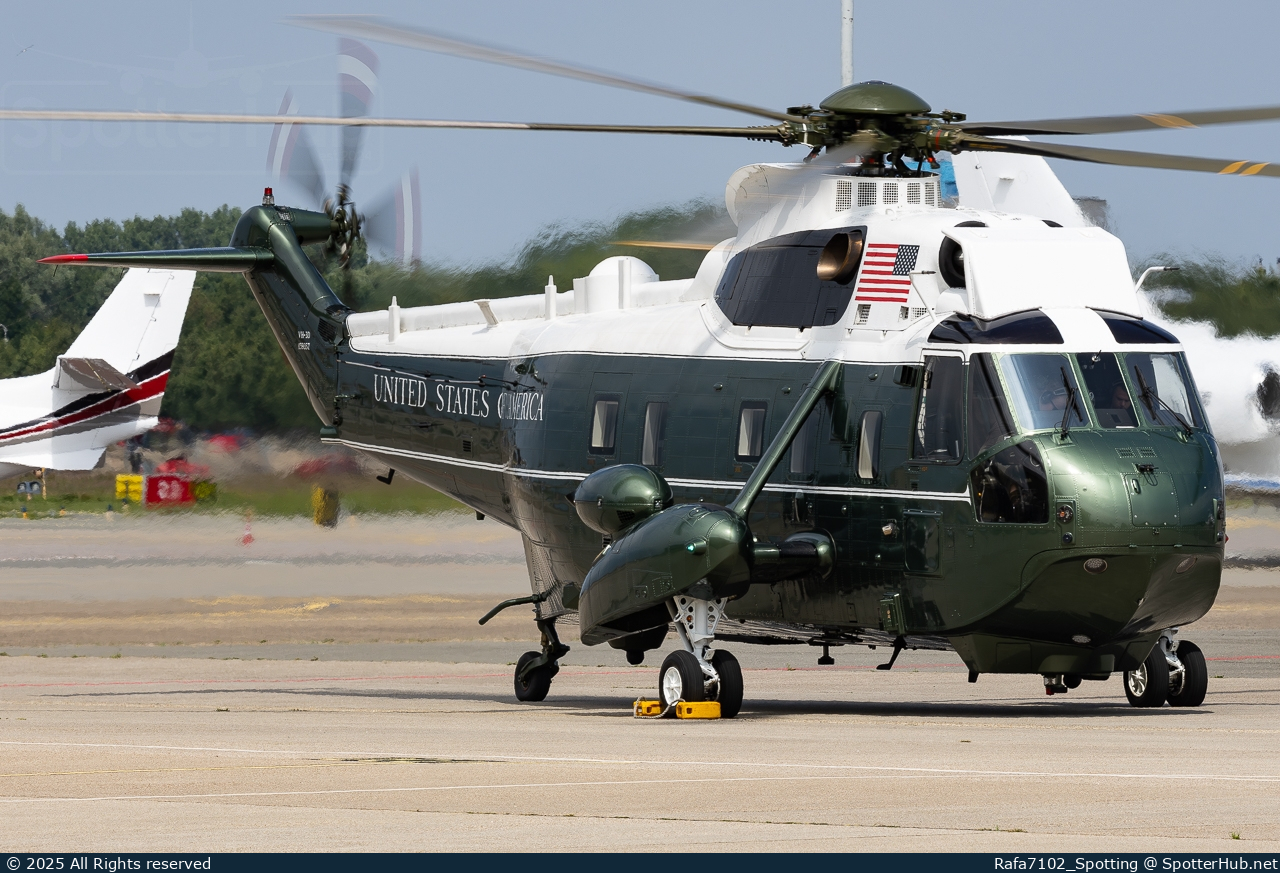 Photo of 159357 - Sikorsky VH-3D Sea King operated by US Marine Corps