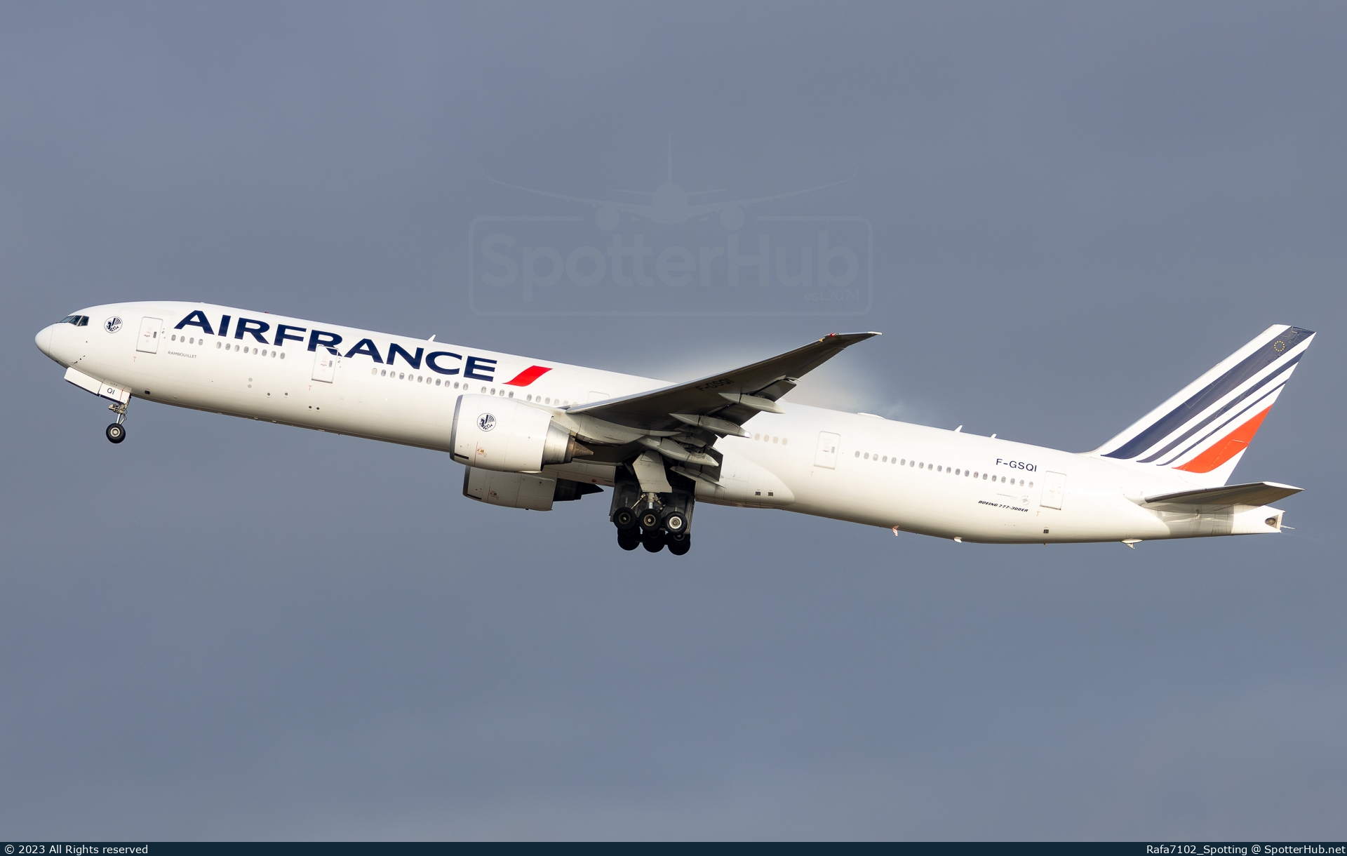 Photo of F-GSQI - Boeing 777-328(ER) operated by Air France