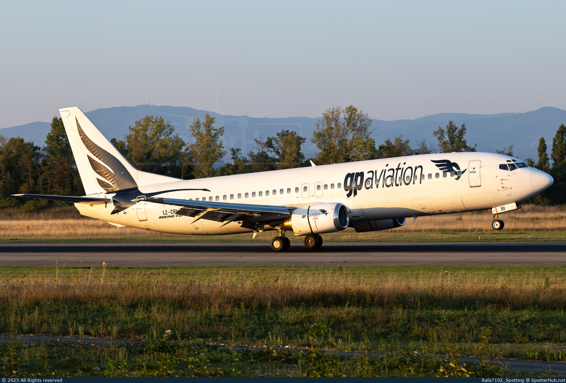 Photo of LZ-CRI - Boeing 737-446 operated by GP Aviation
