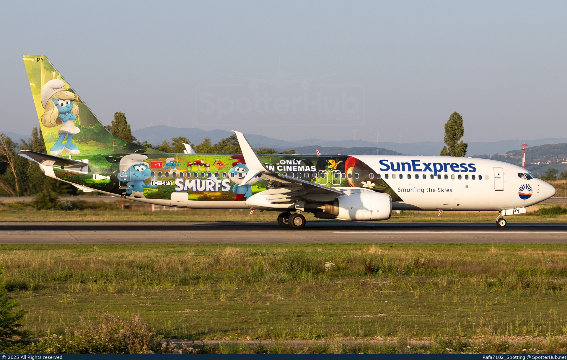 Photo of TC-SPY - Boeing 737-8EH operated by SunExpress