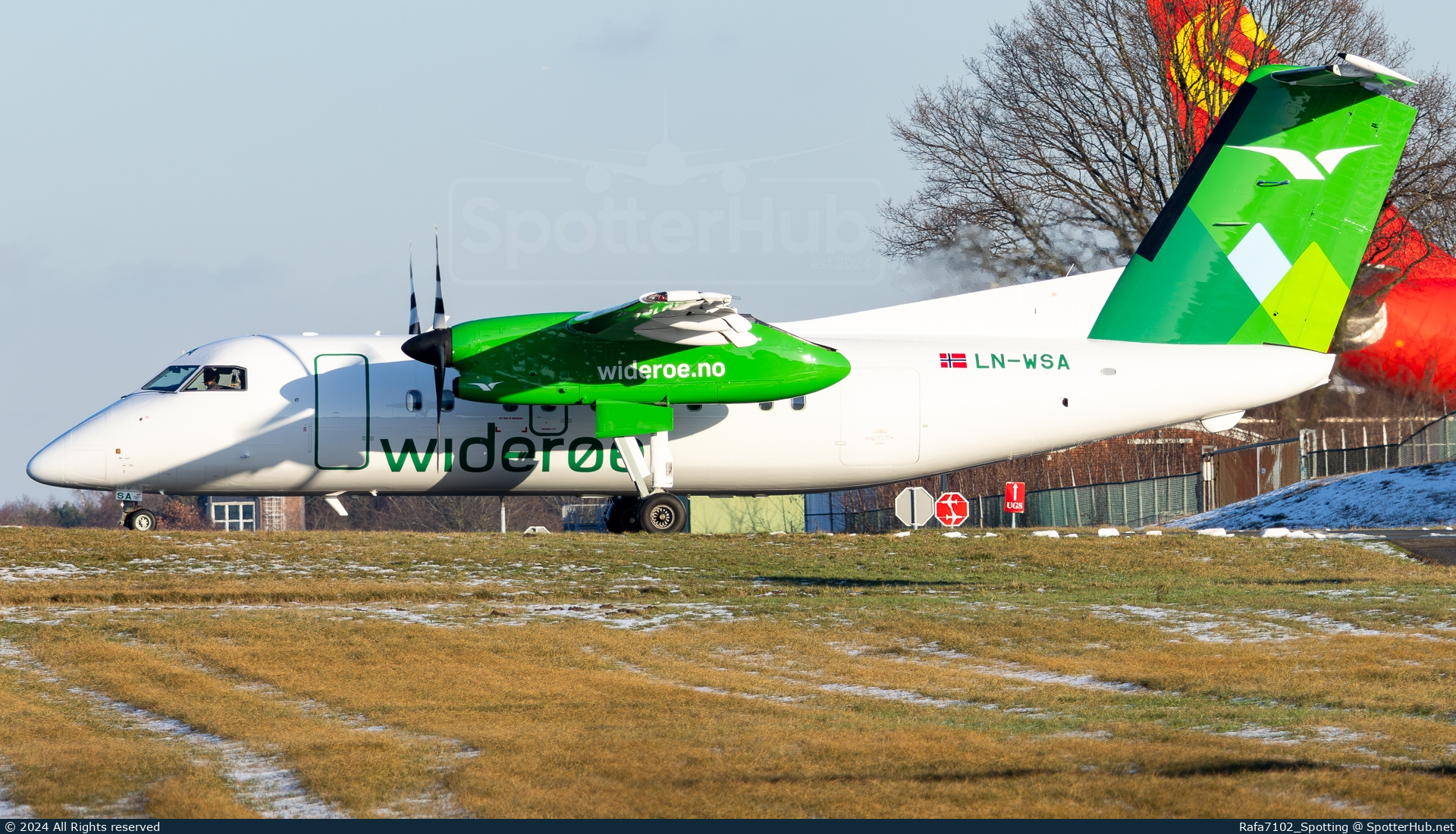Photo of LN-WSA - Bombardier DHC-8-202 Dash 8 Q200 operated by Widerøe