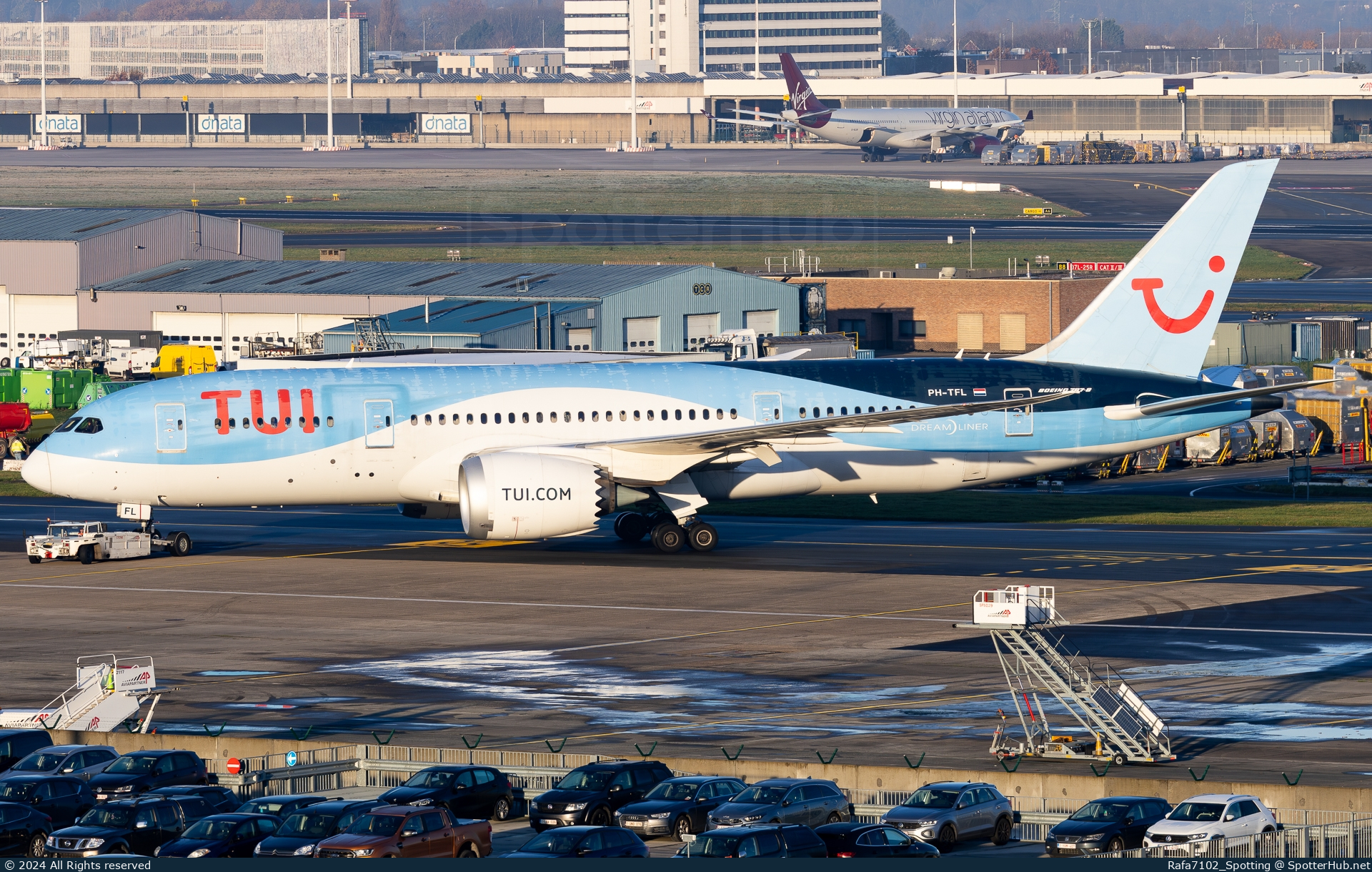 Photo of PH-TFL - Boeing 787-8 Dreamliner operated by TUI Airlines Nederland