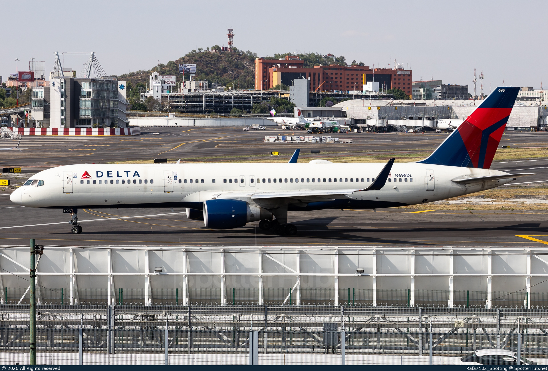 Photo of N695DL - Boeing 757-232 operated by Delta Air Lines