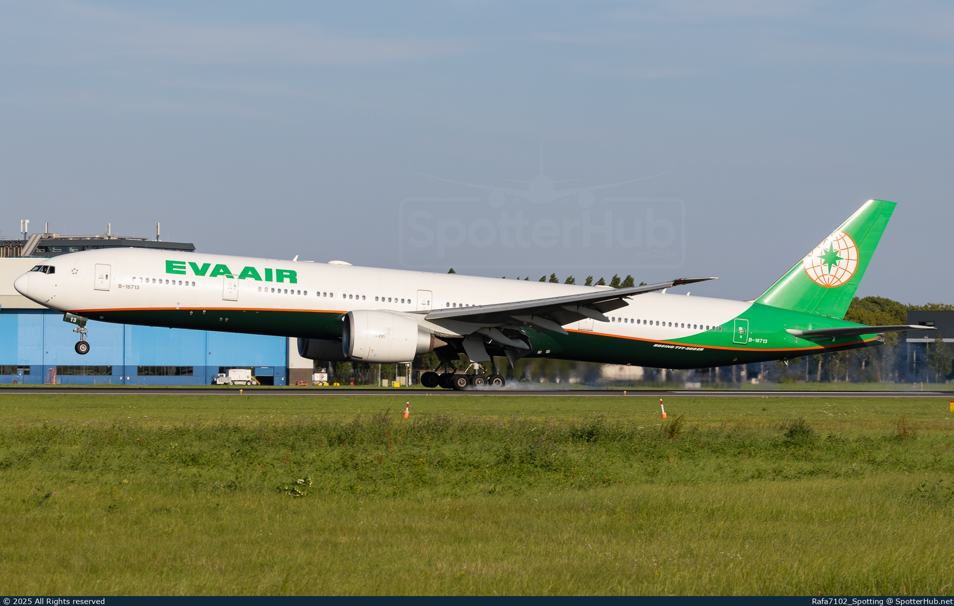 Photo of B-16713 - Boeing 777-35E(ER) operated by EVA Air