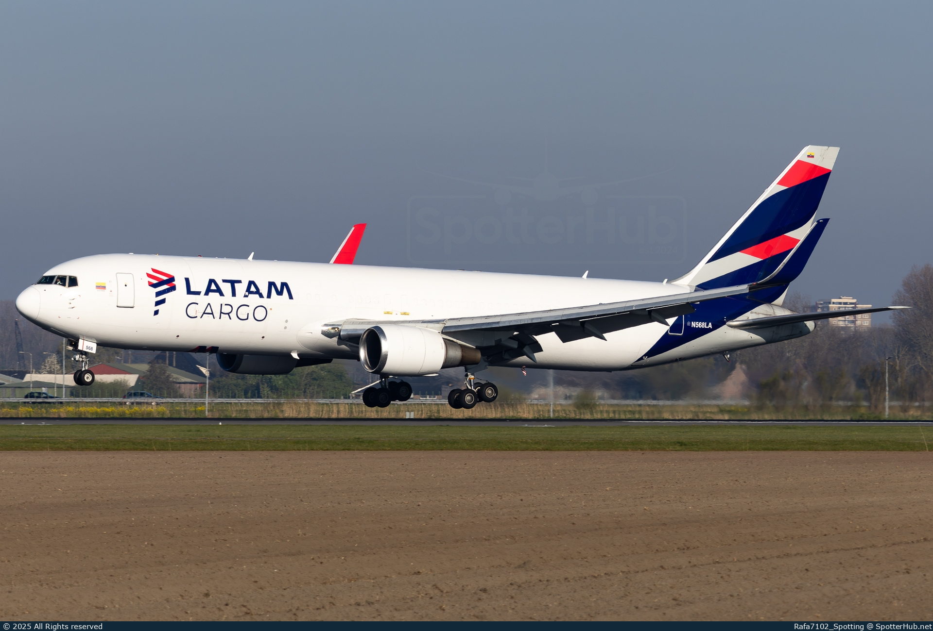 Photo of N568LA - Boeing 767-316(ER)(BCF) operated by LATAM Cargo Colombia