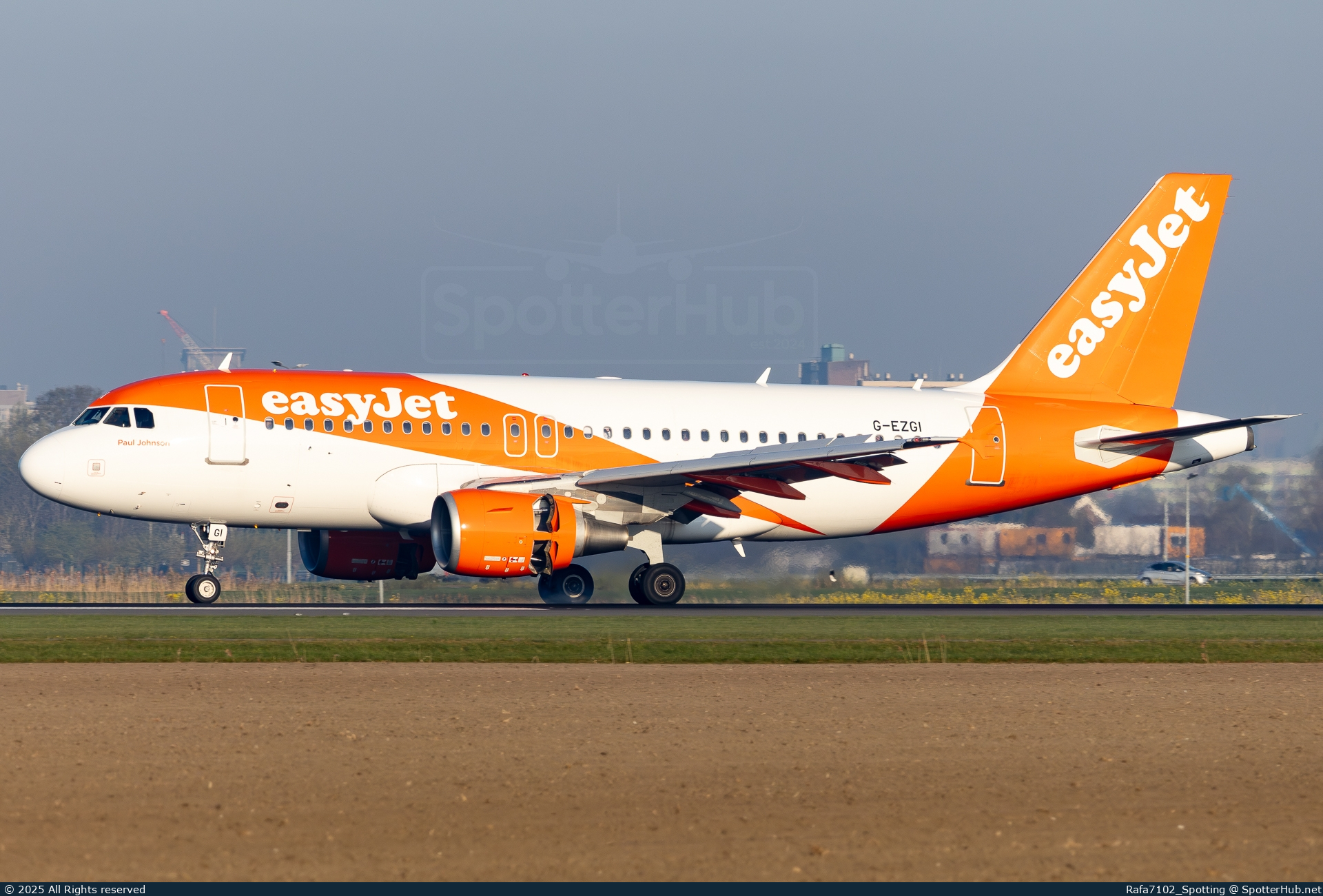 Photo of G-EZGI - Airbus A319-111 operated by easyJet