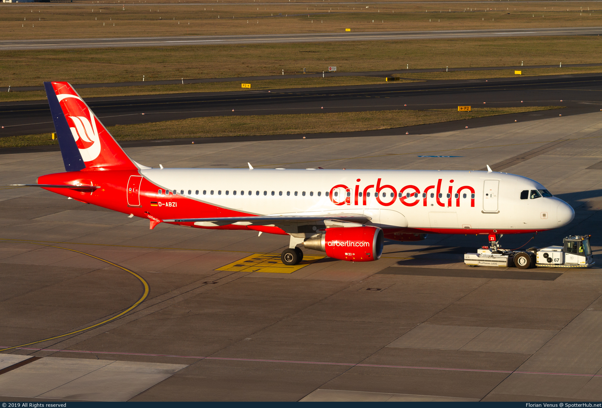 Photo of D-ABZI - Airbus A320-216 operated by Eurowings