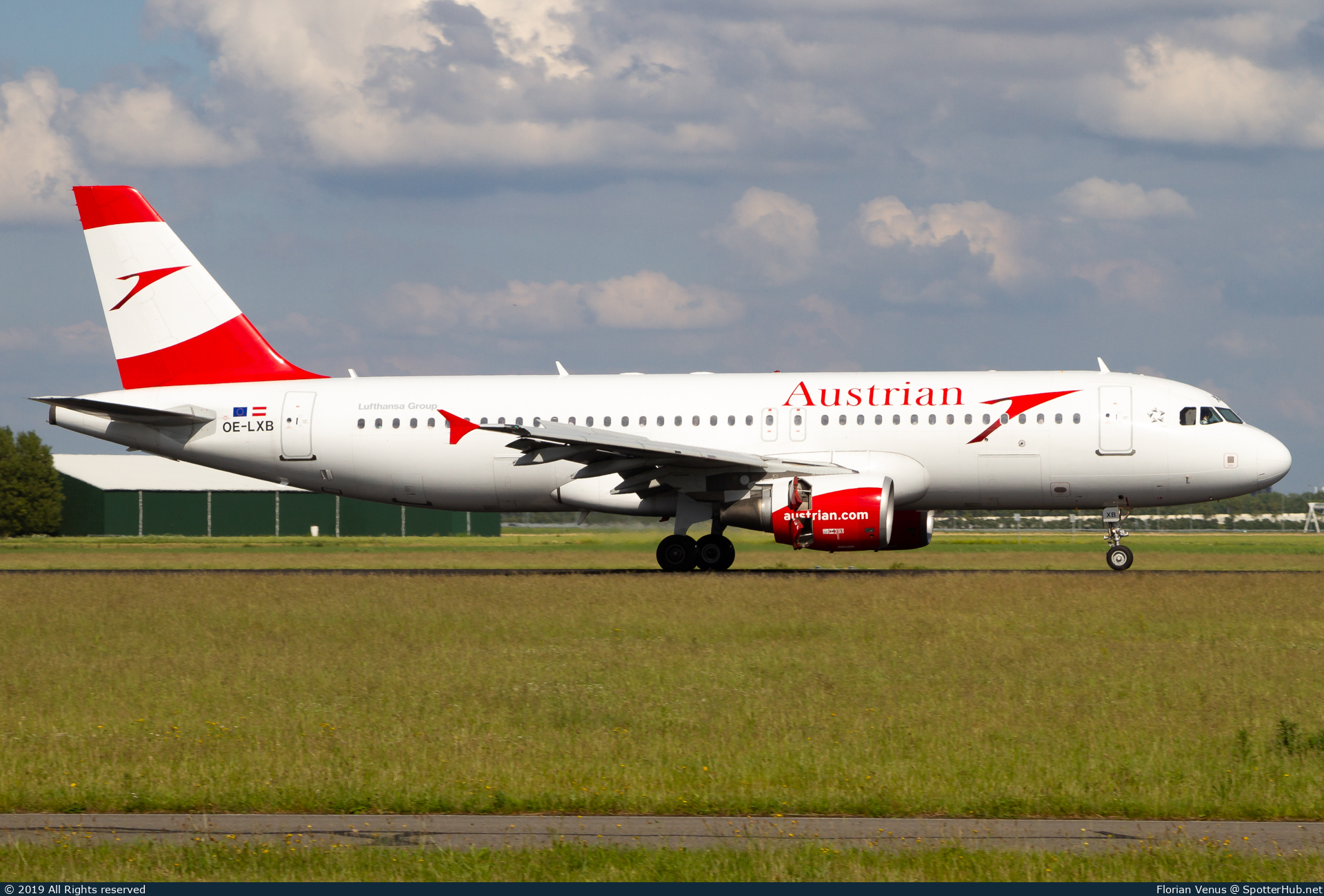 Photo of OE-LXB - Airbus A320-216 operated by Austrian Airlines