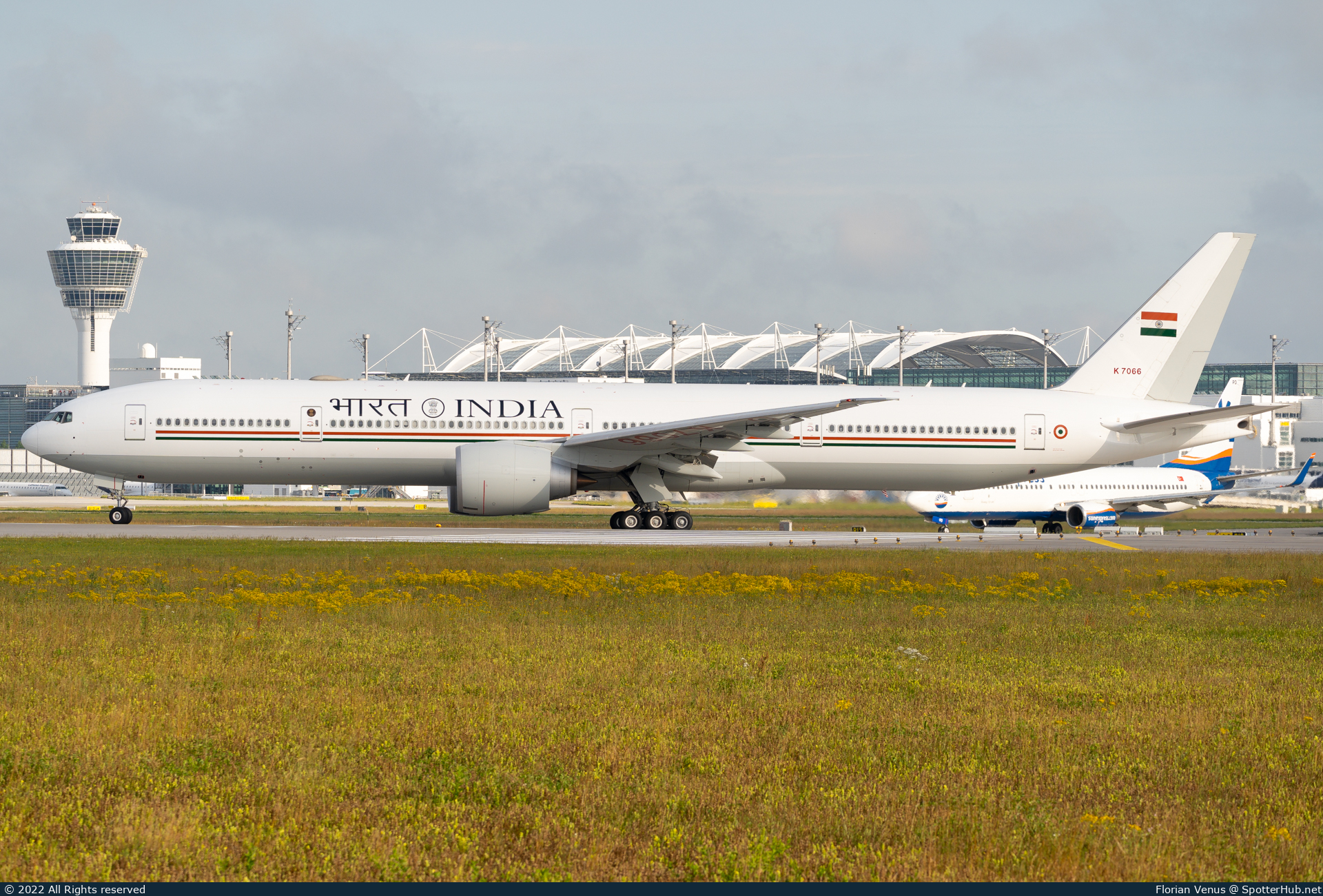 Photo of K7066 - Boeing 777-337(ER) operated by Government of India